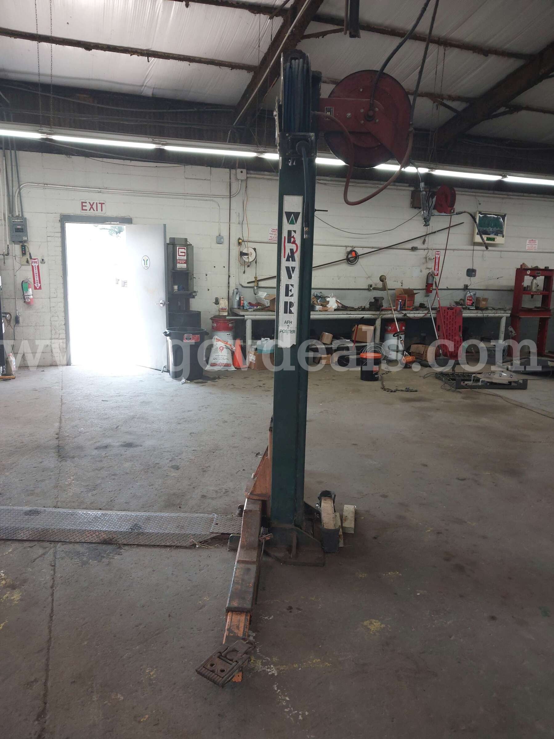 Leeson Two-Post Automotive Lift with Hydraulic Power Unit