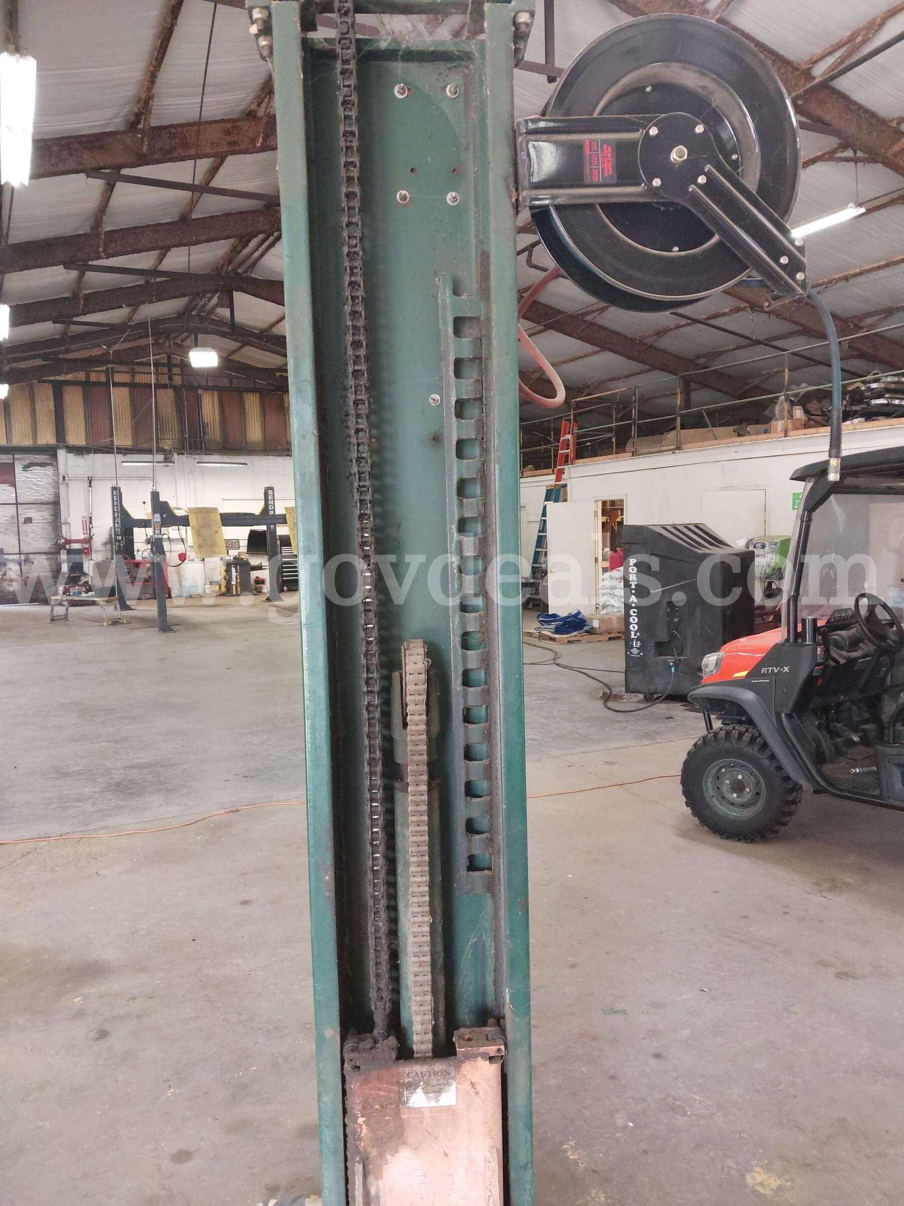 Leeson Two-Post Automotive Lift with Hydraulic Power Unit   Government Surplus Auction - Photo #4