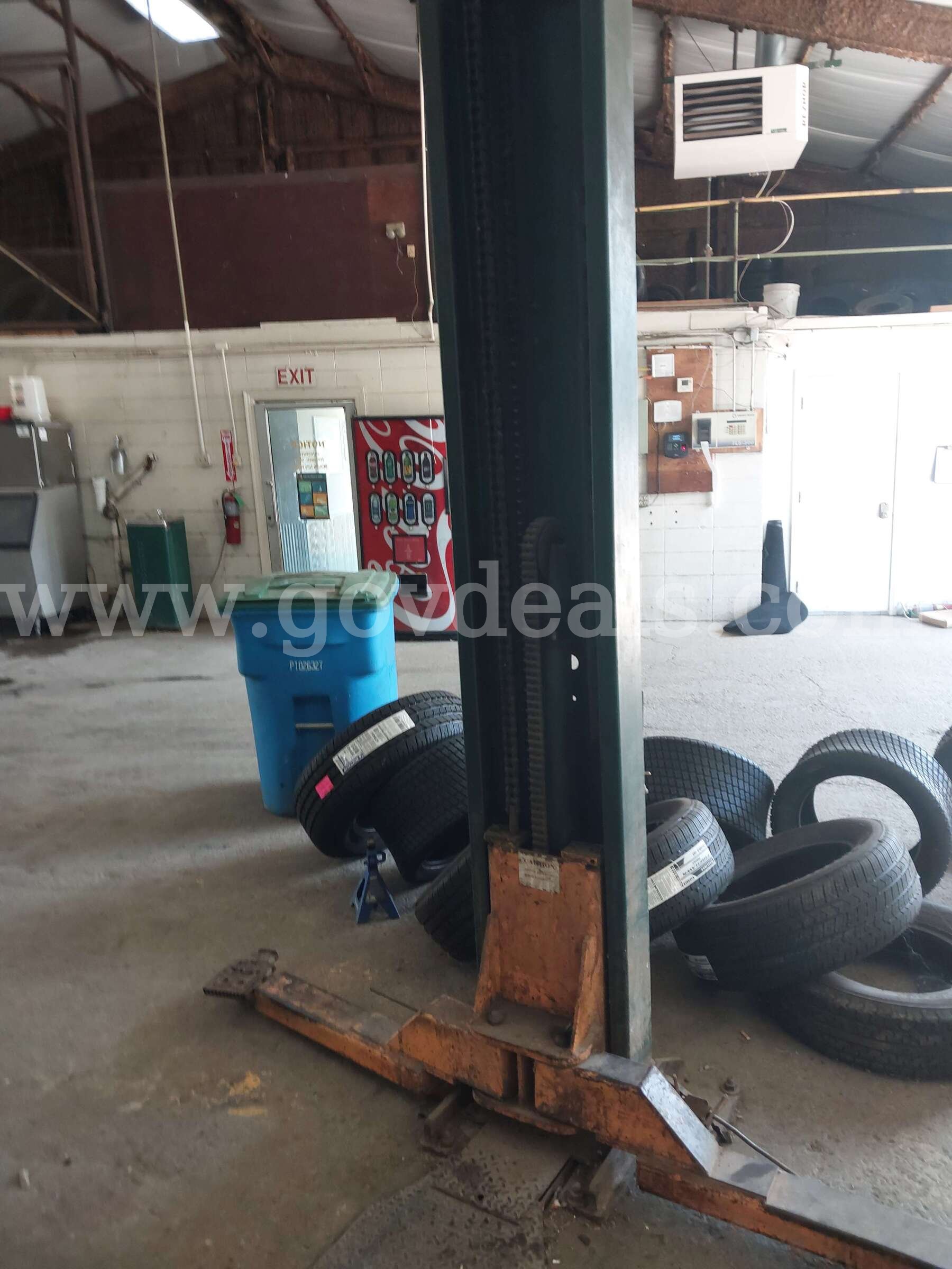 Leeson Two-Post Automotive Lift with Hydraulic Power Unit   Government Surplus Auction - Photo #5