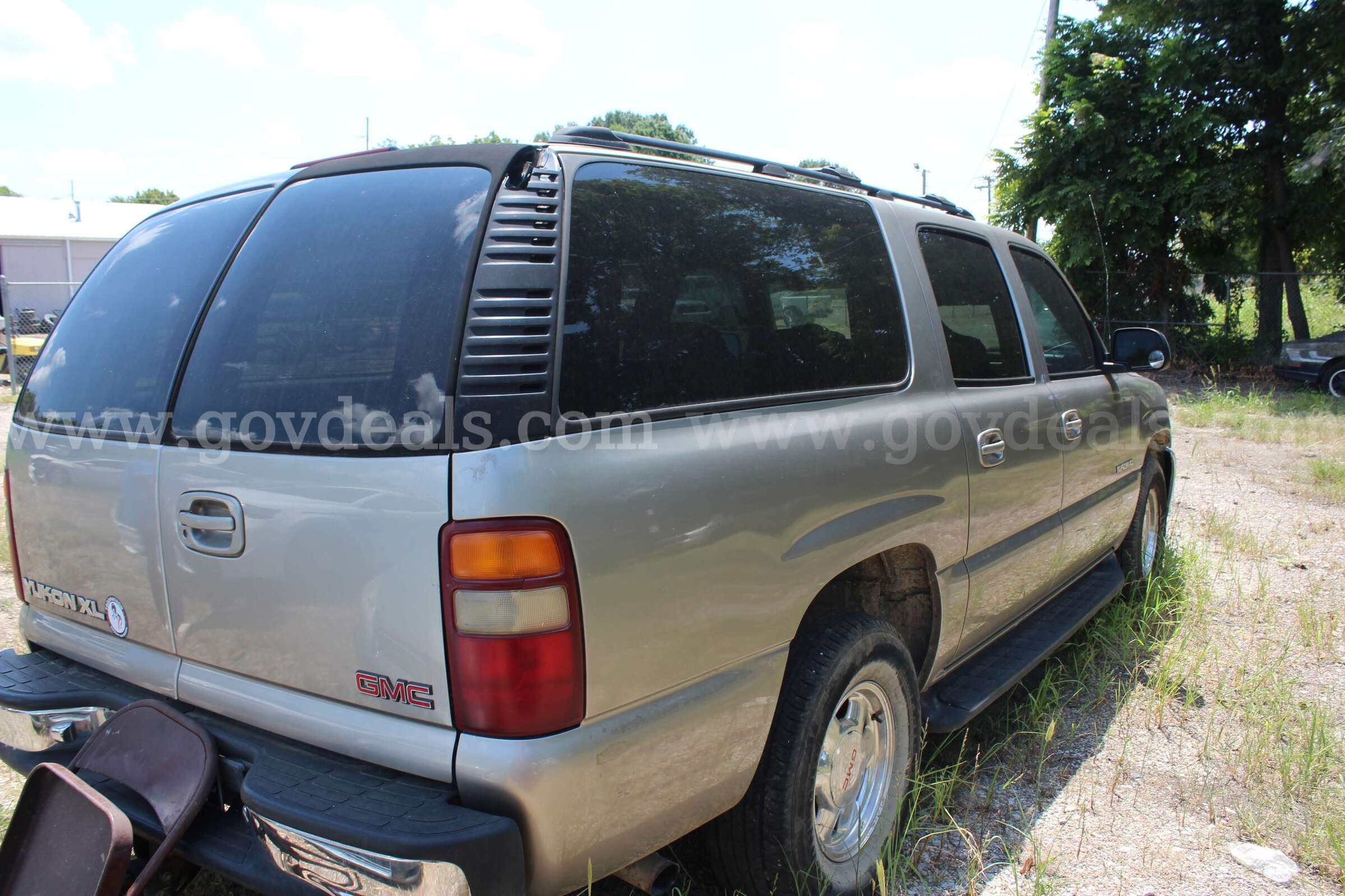 2001 GMC Yukon XL 1500 2WD GMC 1500 Government Surplus Auction - Photo #5