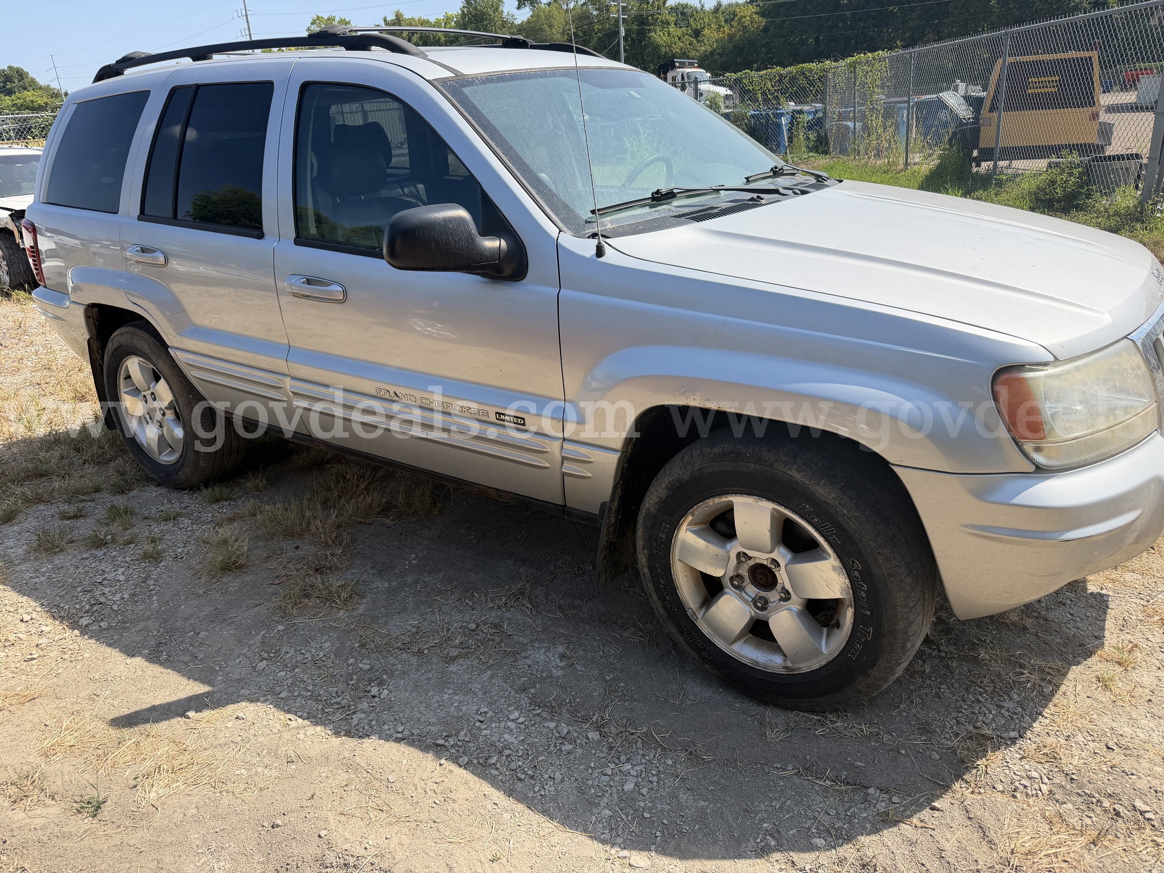2004 Jeep Grand Cherokee Limited 4WD Jeep Cherokee Government Surplus Auction - Photo #3