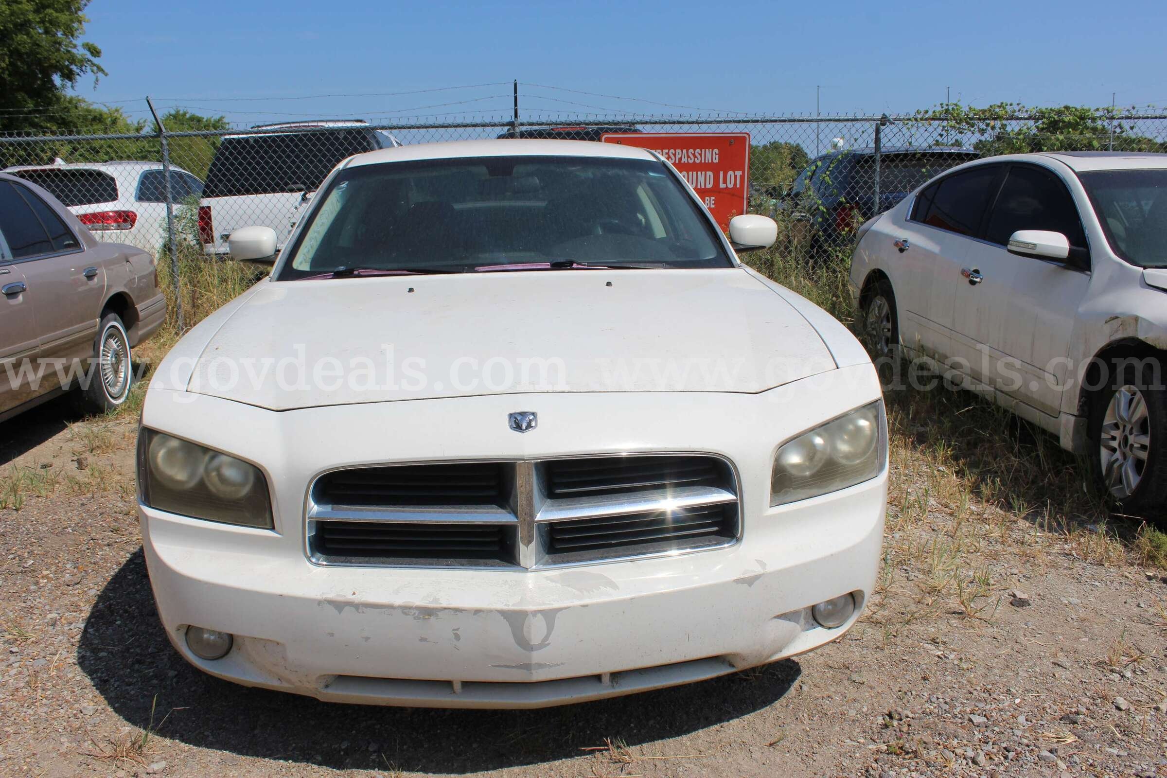 2010 Dodge Charger SXT Dodge Charger Government Surplus Auction - Primary Photo