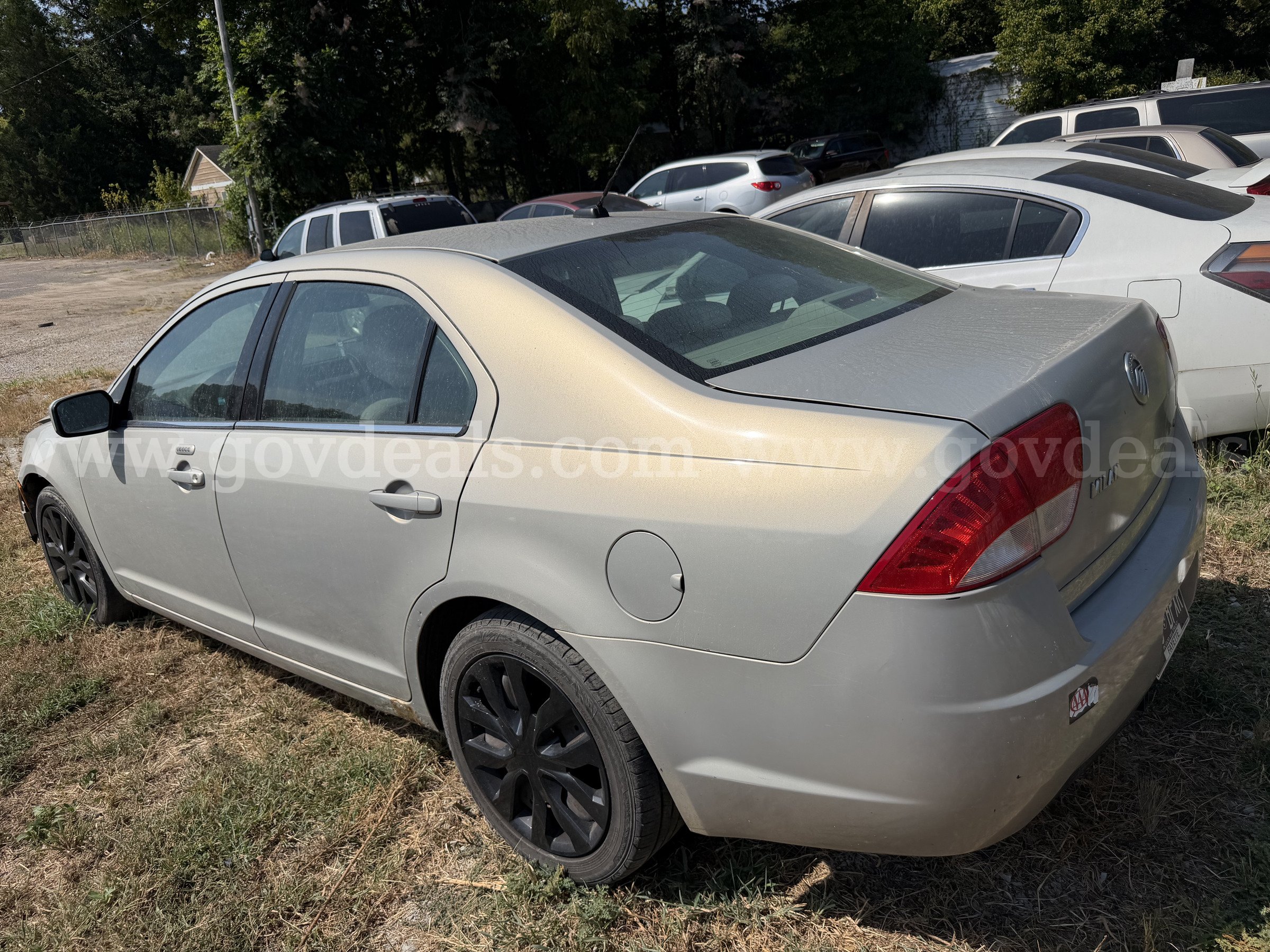 2010 Mercury Milan I4 Mercury Milan Government Surplus Auction - Photo #4
