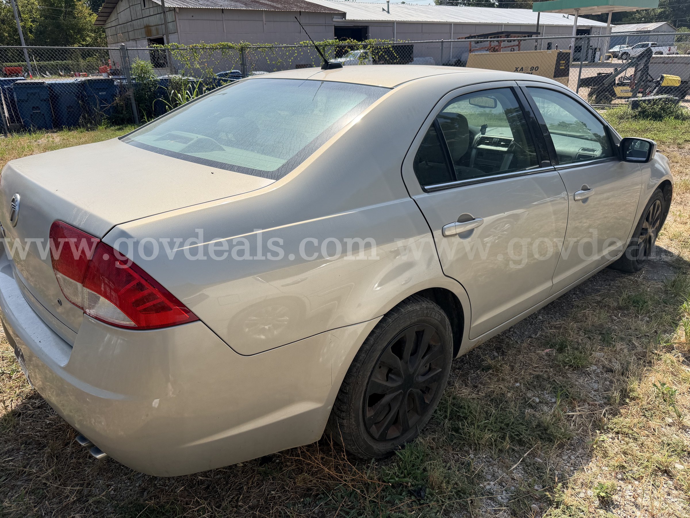 2010 Mercury Milan I4 Mercury Milan Government Surplus Auction - Photo #5