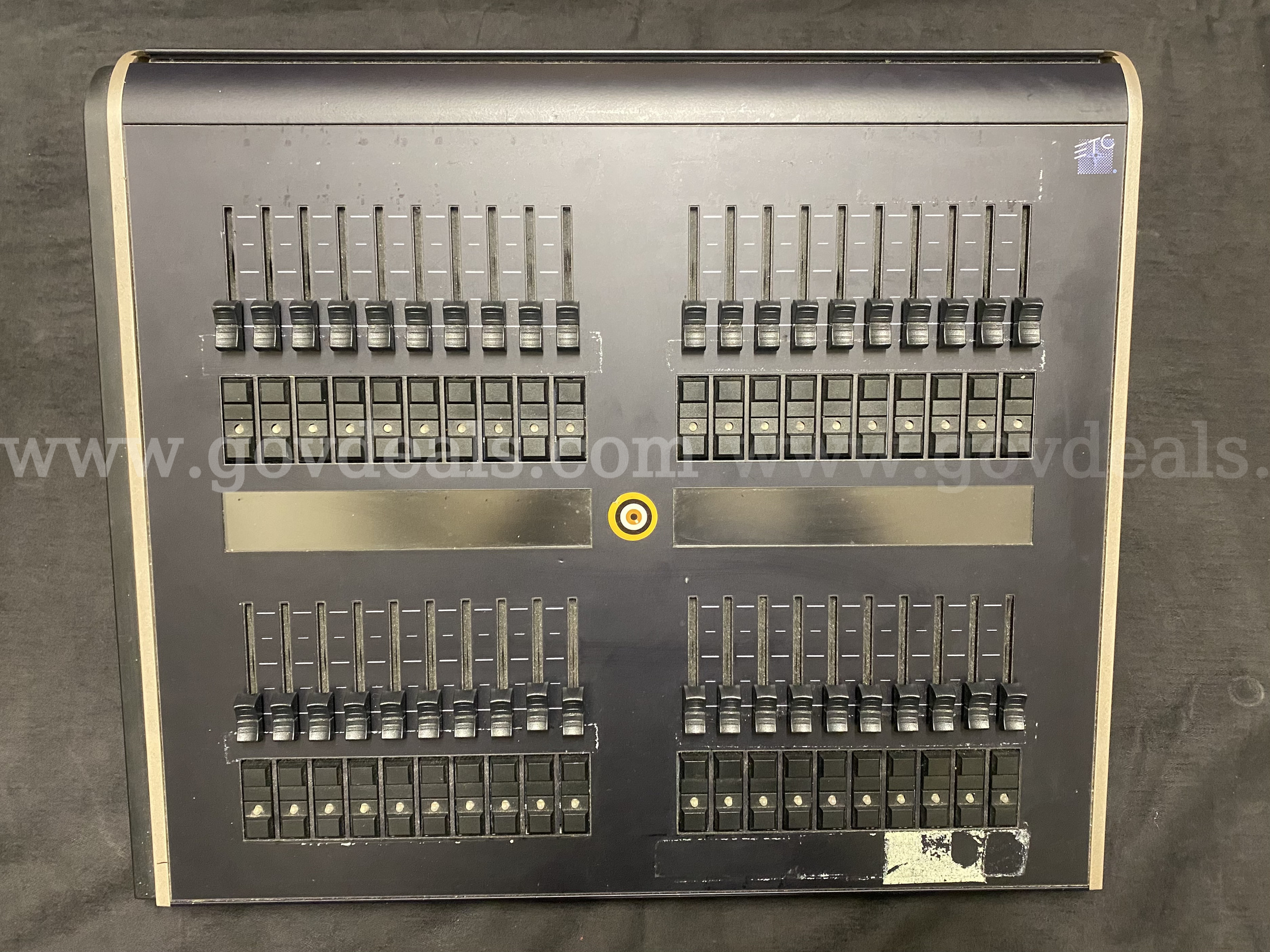 ETC Ion 1000 Classic with ETC 2X20 Universal Fader Wing ETC 1000 Government Surplus Auction - Photo #6