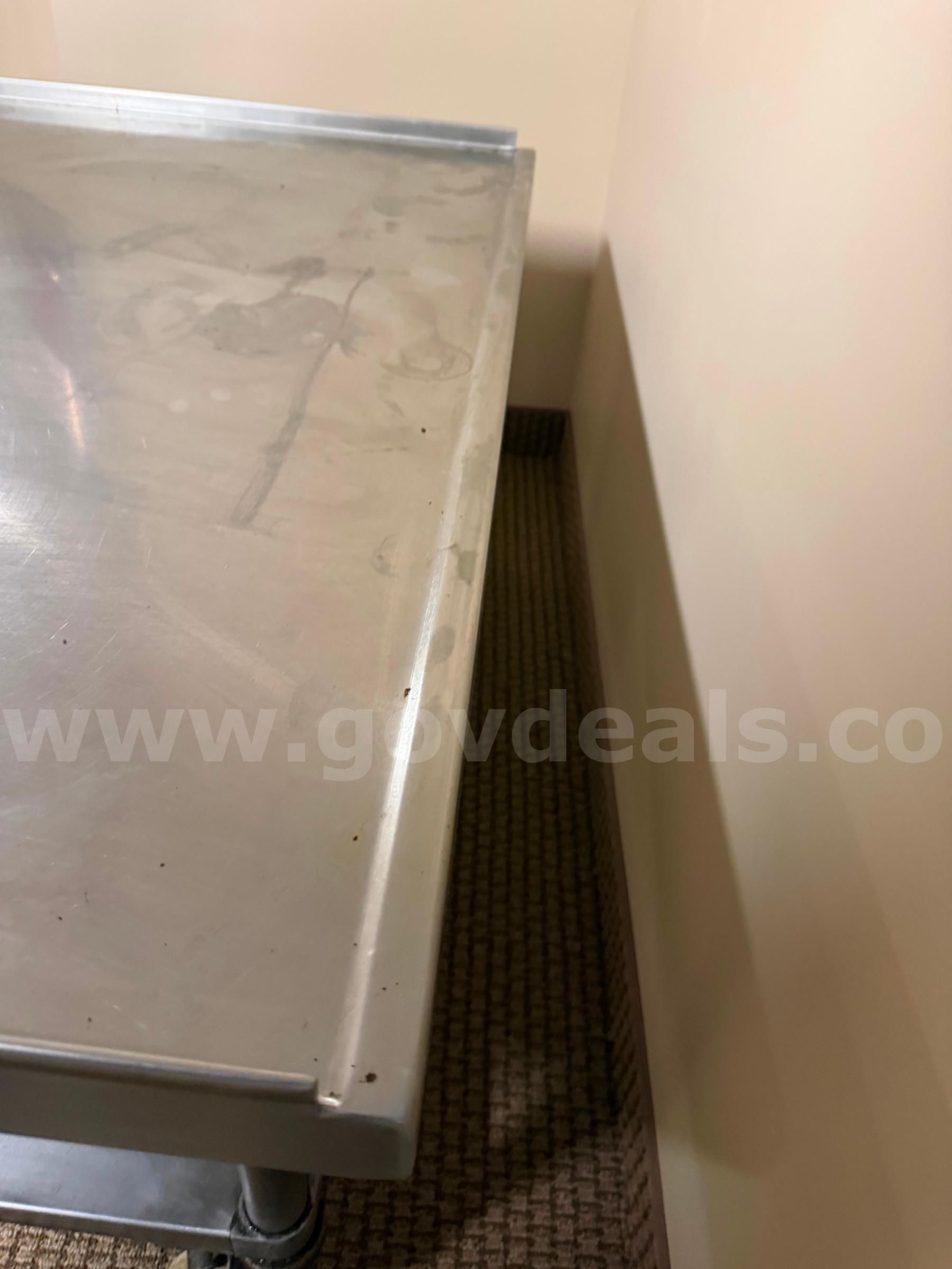 Rolling table cart   Government Surplus Auction - Photo #2
