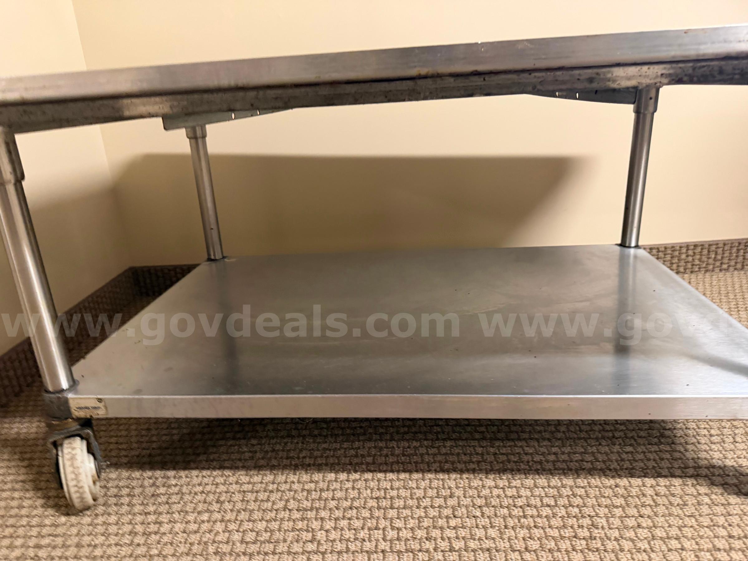 Rolling table cart   Government Surplus Auction - Photo #3