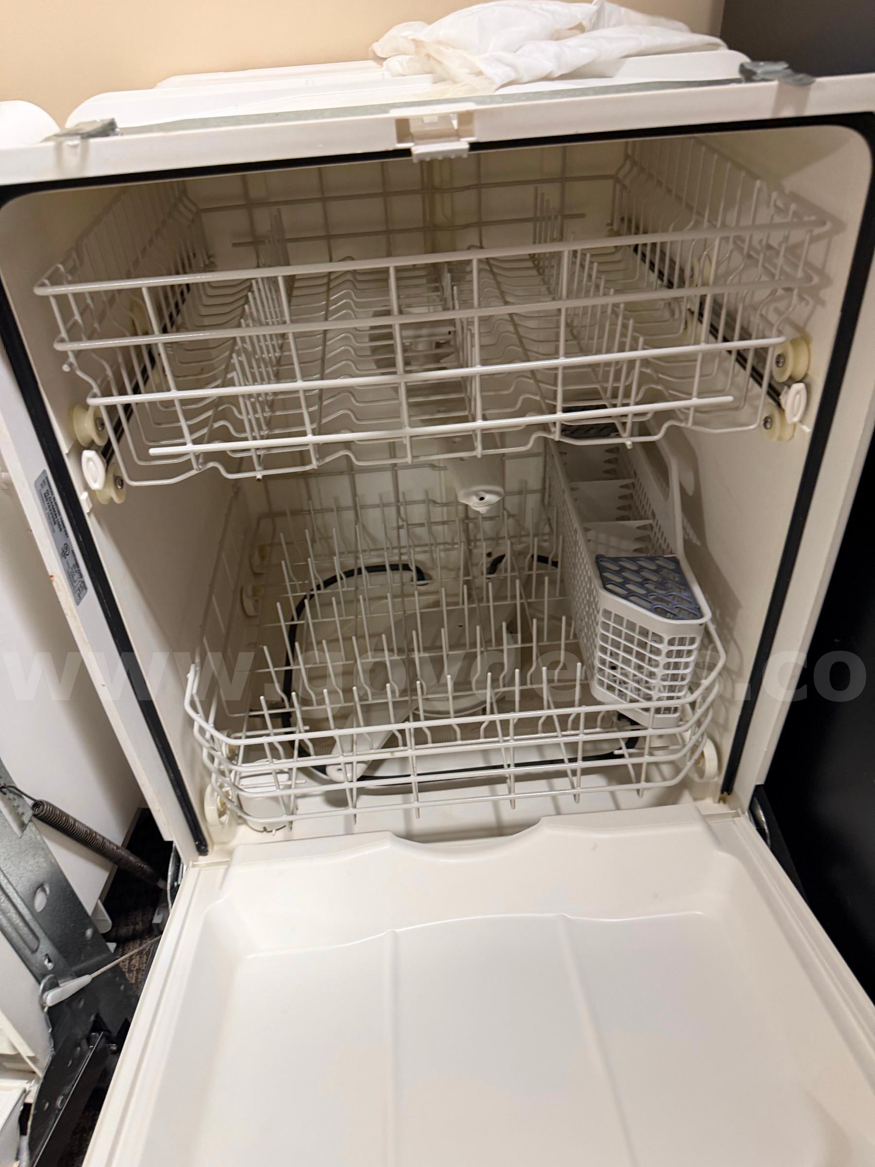 Lot of 2 dishwashers General Electric Company GLD4460N10SS Government Surplus Auction - Photo #5