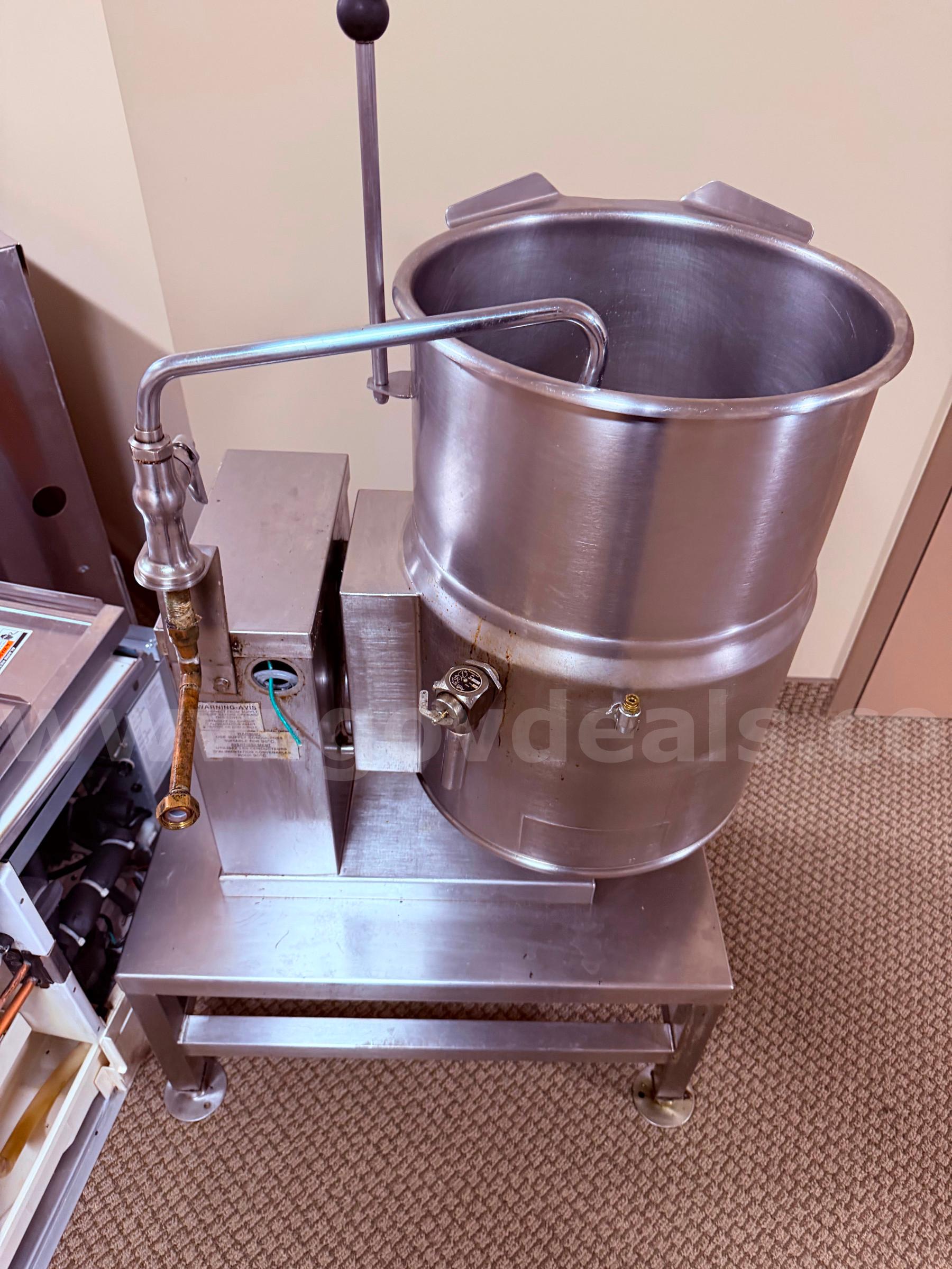 Blodgett Tilting Electric Kettle Blodgett KTT-12E Government Surplus Auction - Primary Photo