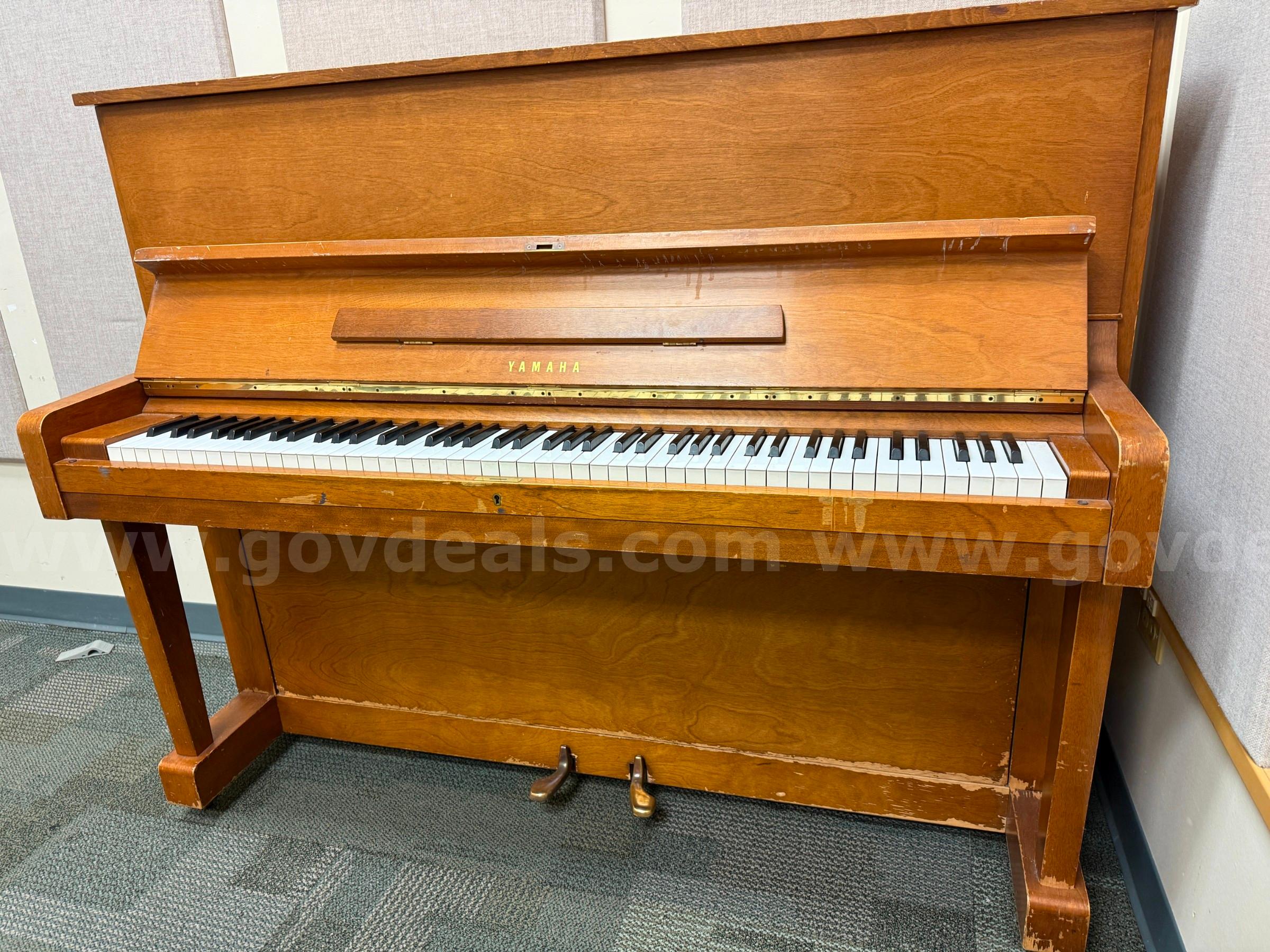 Yamaha Upright Piano Yamaha U1 Government Surplus Auction - Photo #3