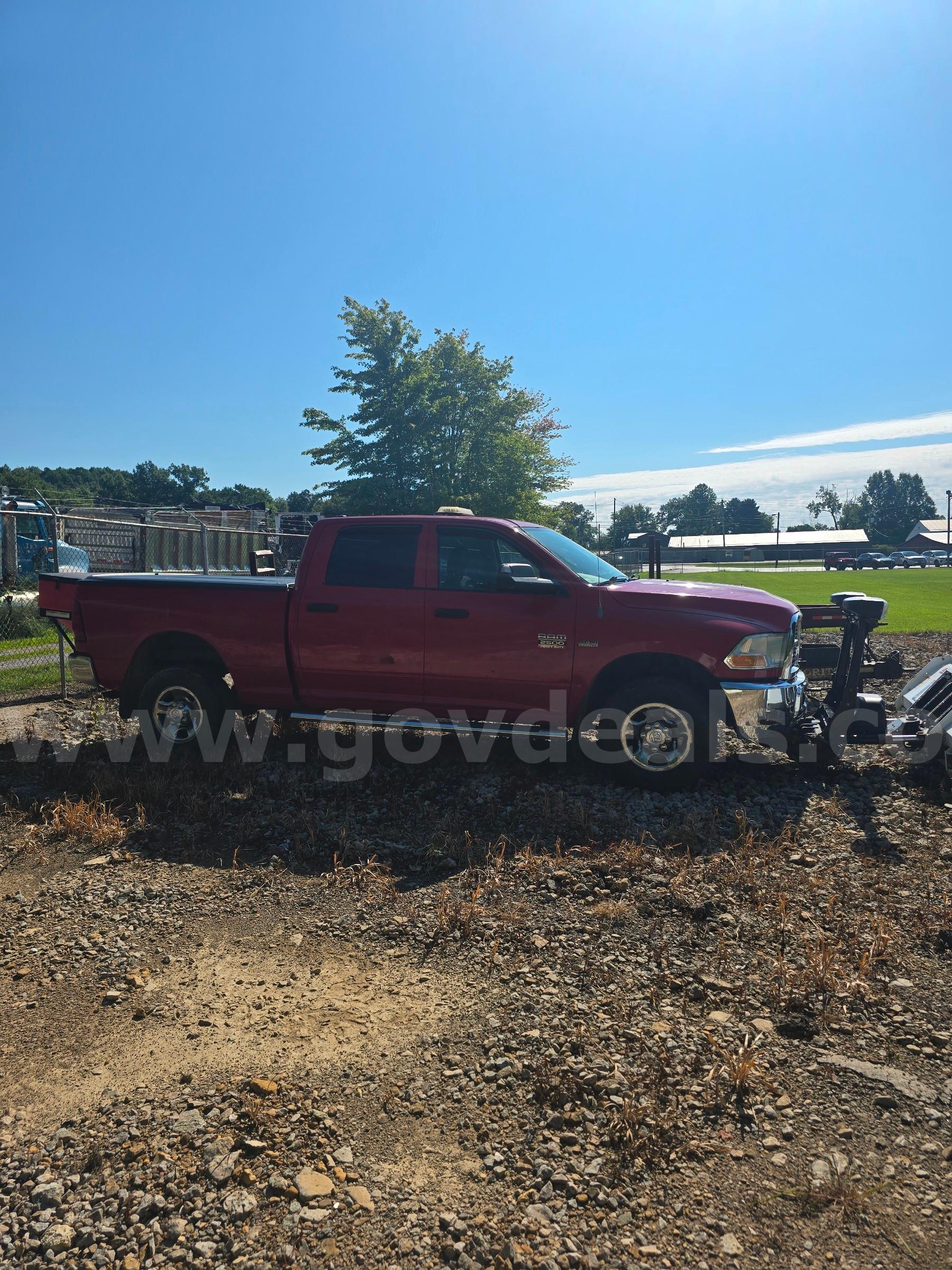 2011 Dodge Ram 2500 with a snow plow and salt spreader. Dodge Ram Ram 2500 Government Surplus Auction - Photo #3