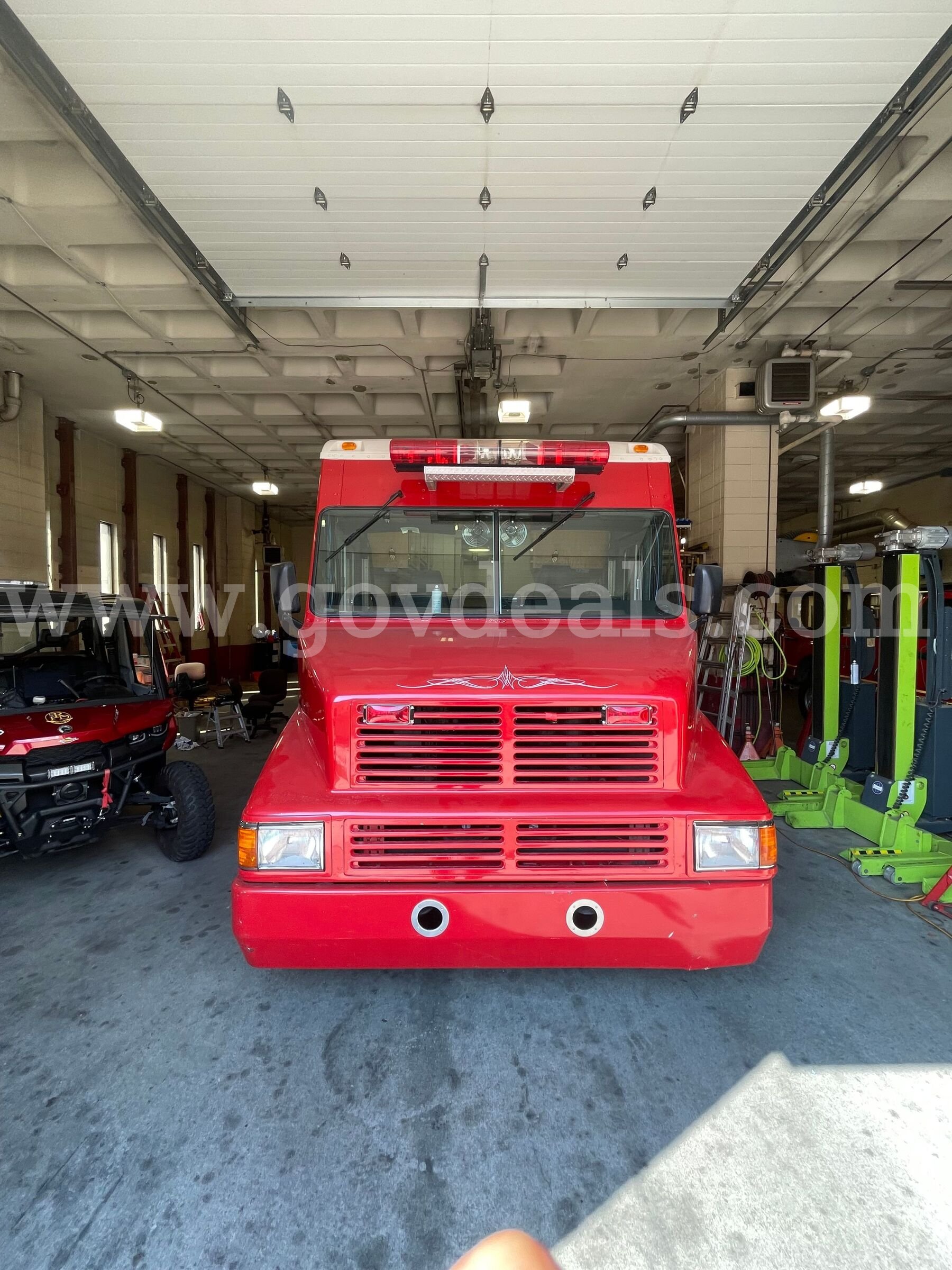 1996 International 1652 SC Command Center International 1652 Government Surplus Auction - Photo #2