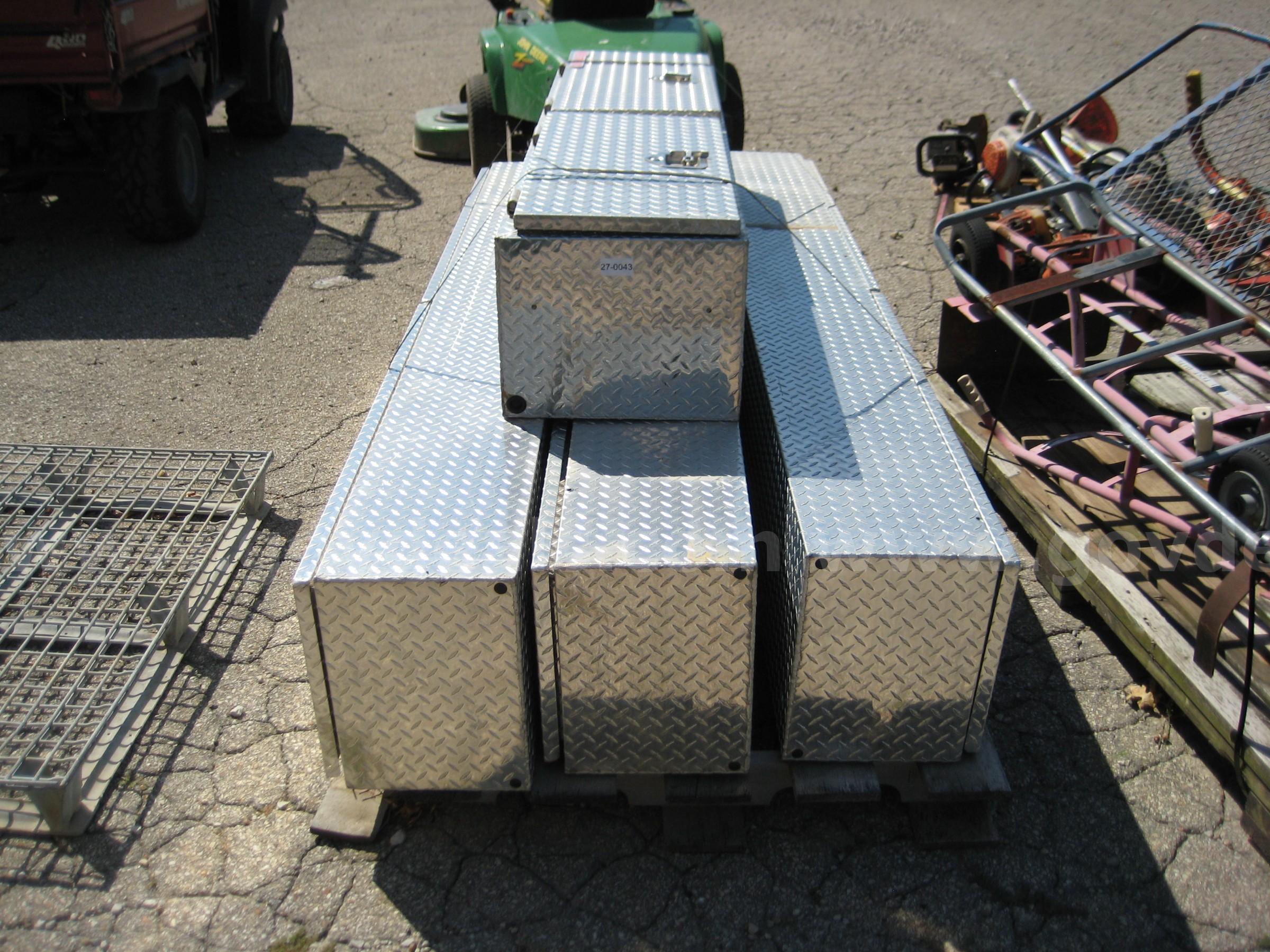 1 LOT OF 4 TOOL BOXES  WEATHER GUARD Government Surplus Auction - Primary Photo