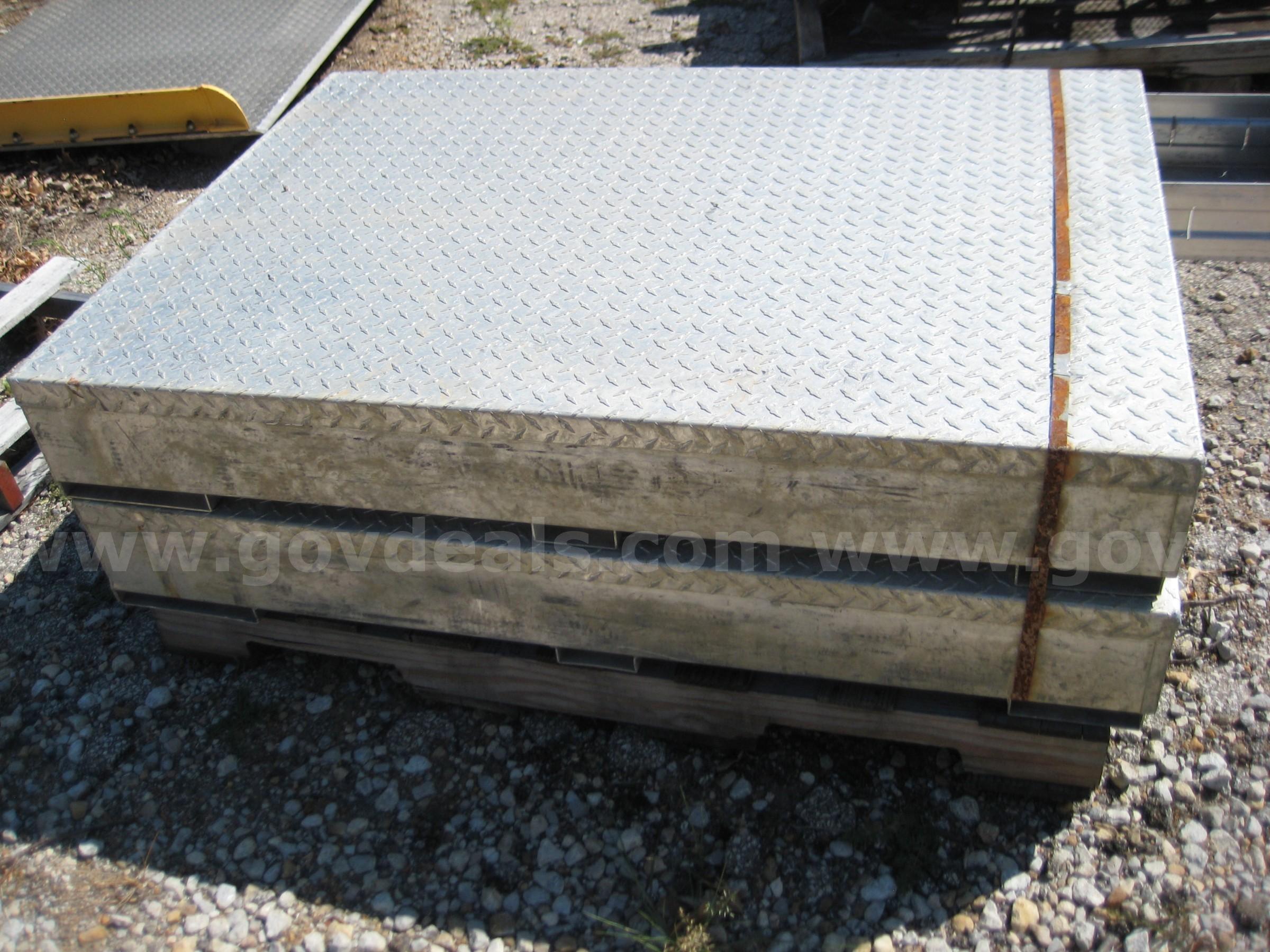 1 LOT OF 2 ALUNINUM PARTS BINS  DIAMOND PLATE Government Surplus Auction - Photo #2