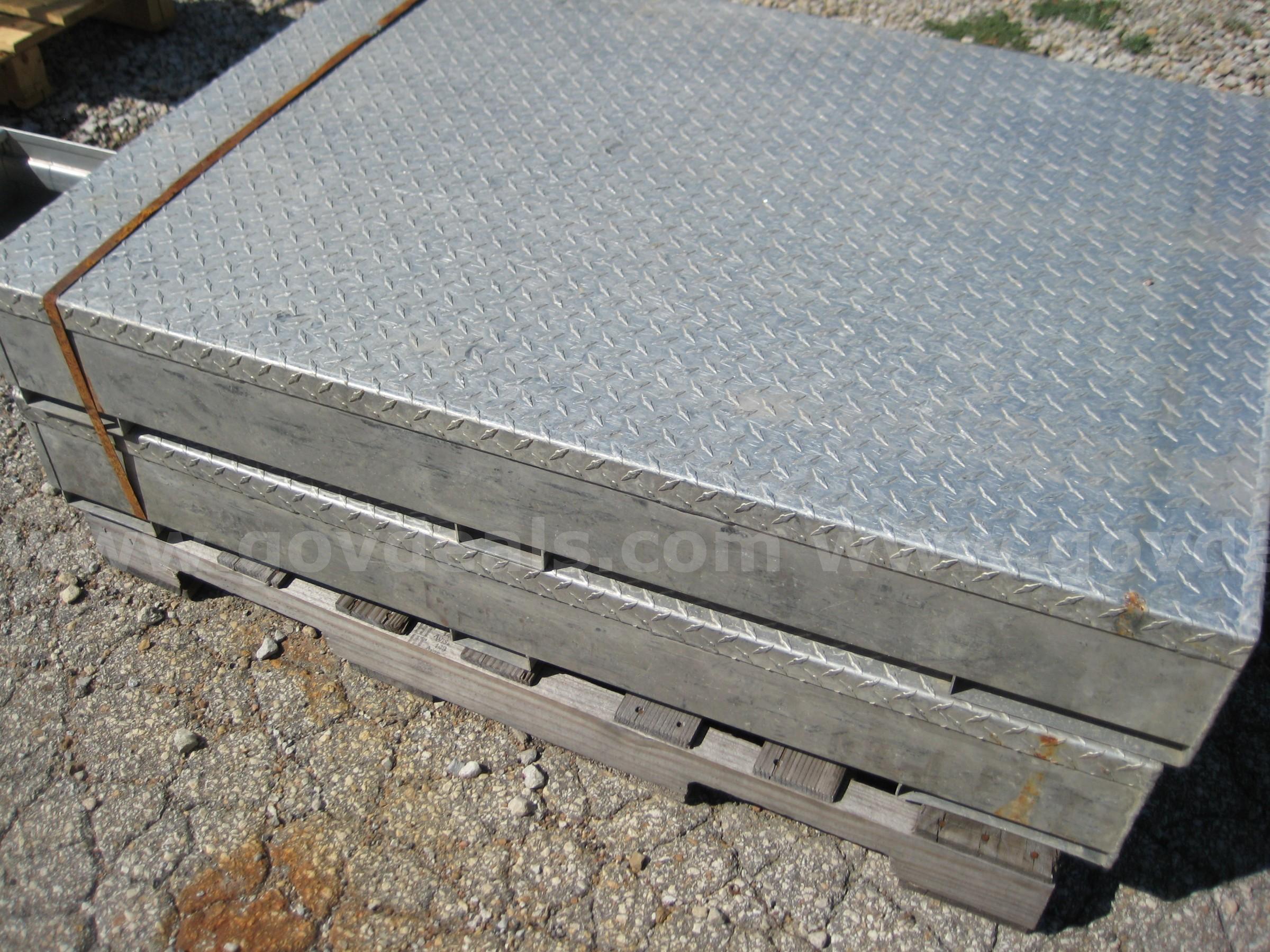 1 LOT OF 2 ALUNINUM PARTS BINS  DIAMOND PLATE Government Surplus Auction - Photo #4