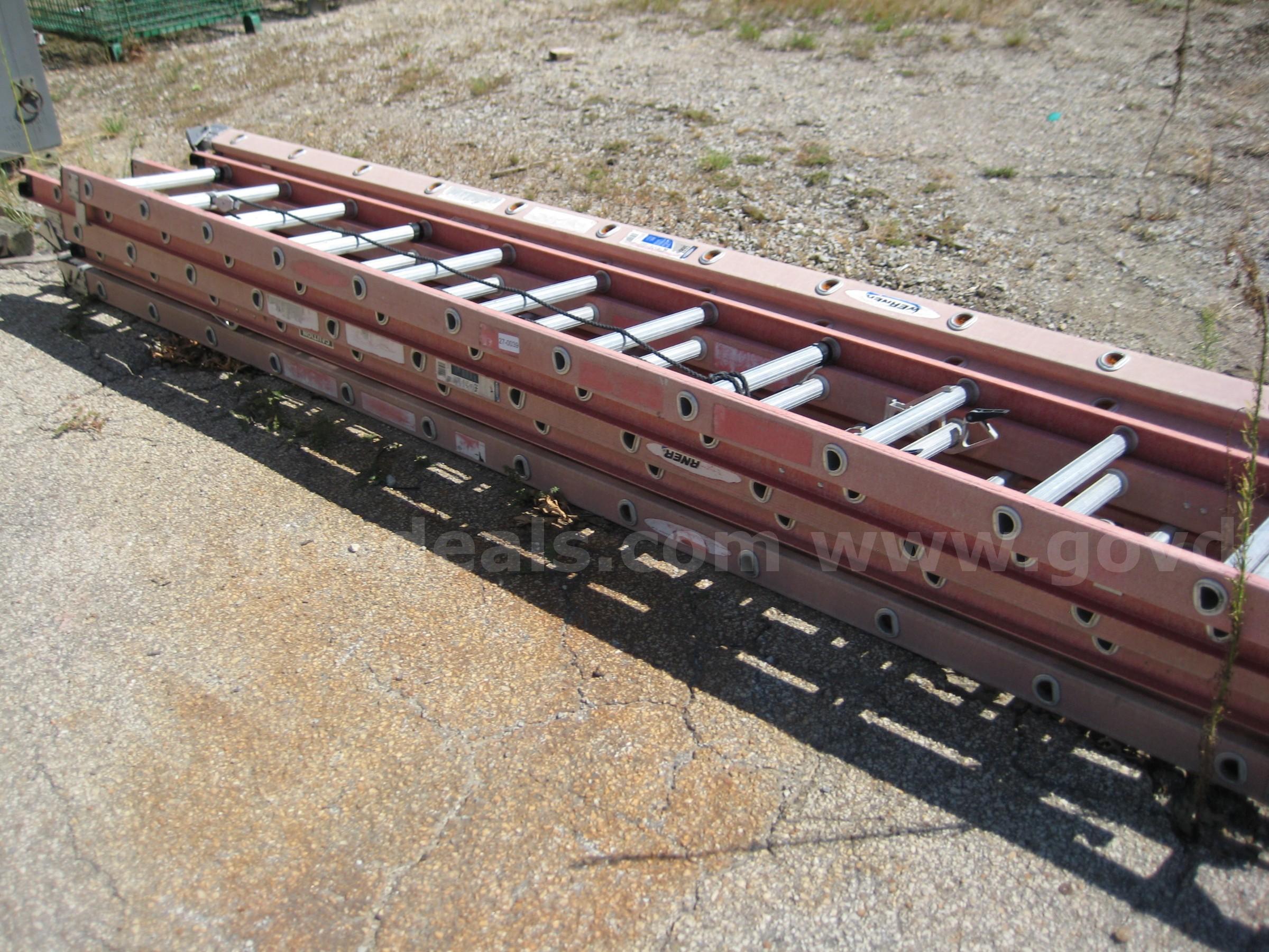 1 LOT OF 4 24' EXT LADDERS  FIBERGLASS Government Surplus Auction - Photo #2