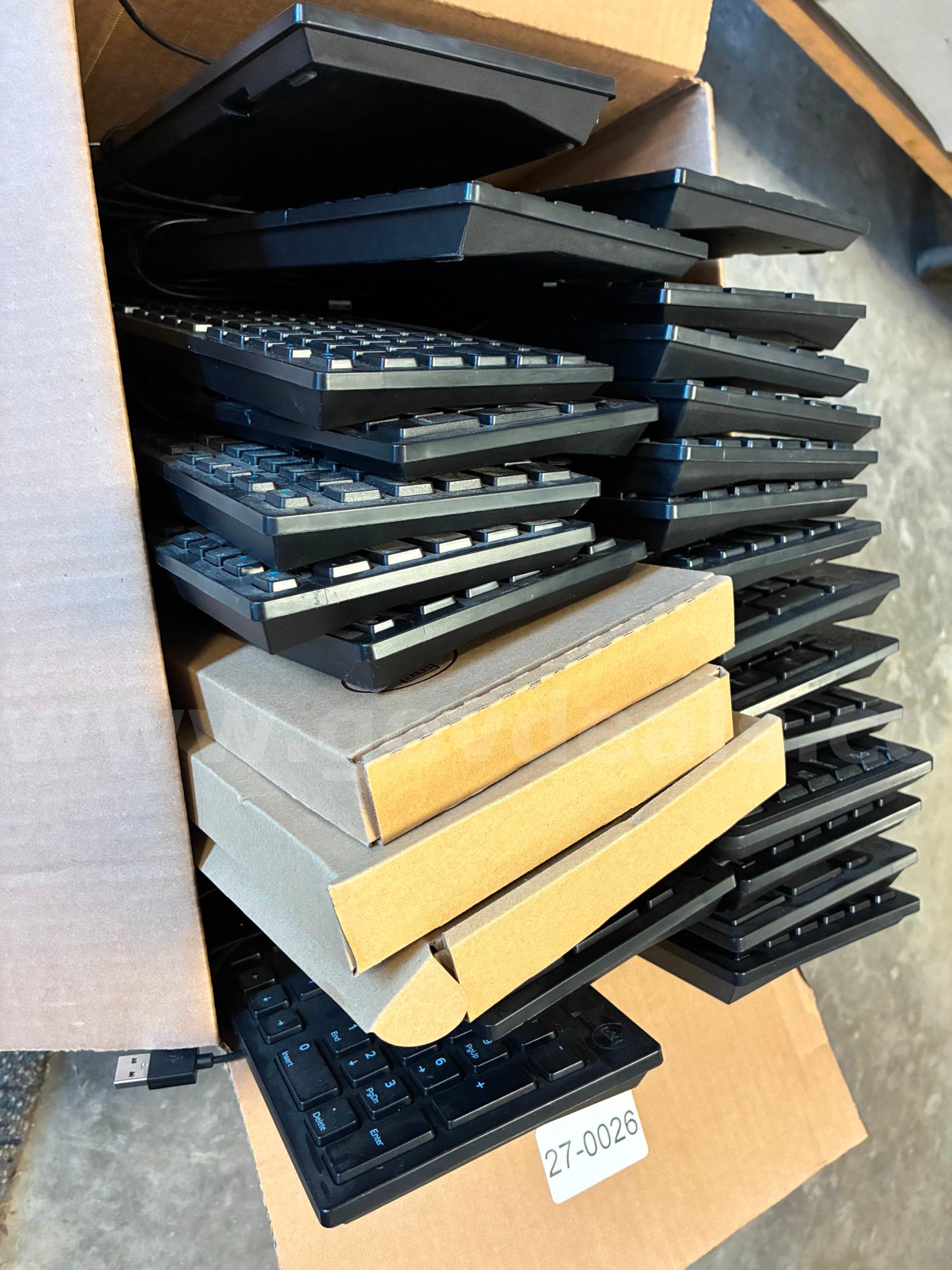 Lot of 28 Key bords