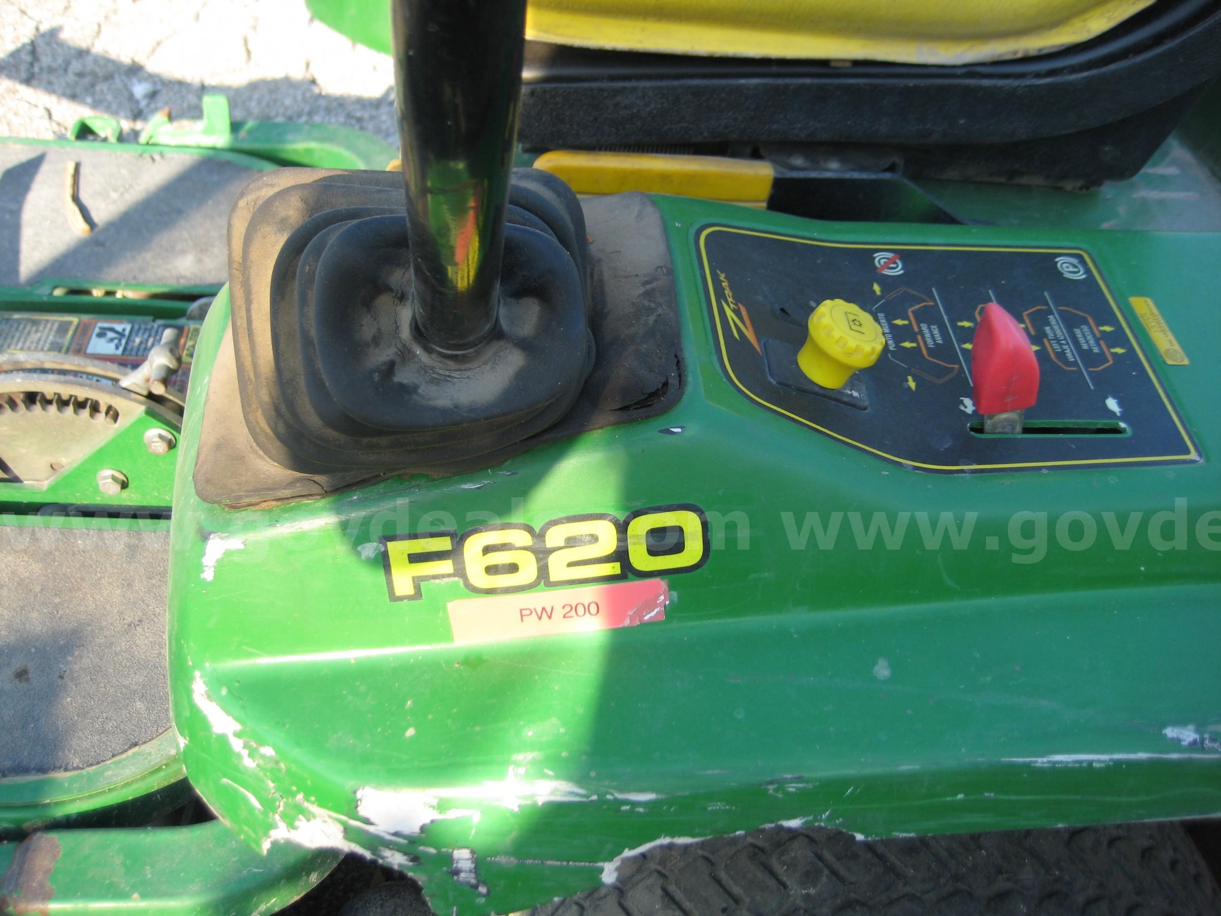 1 JOHN DEERE O TURN MOWER John Deere Z TRACKS F-620 Government Surplus Auction - Photo #4