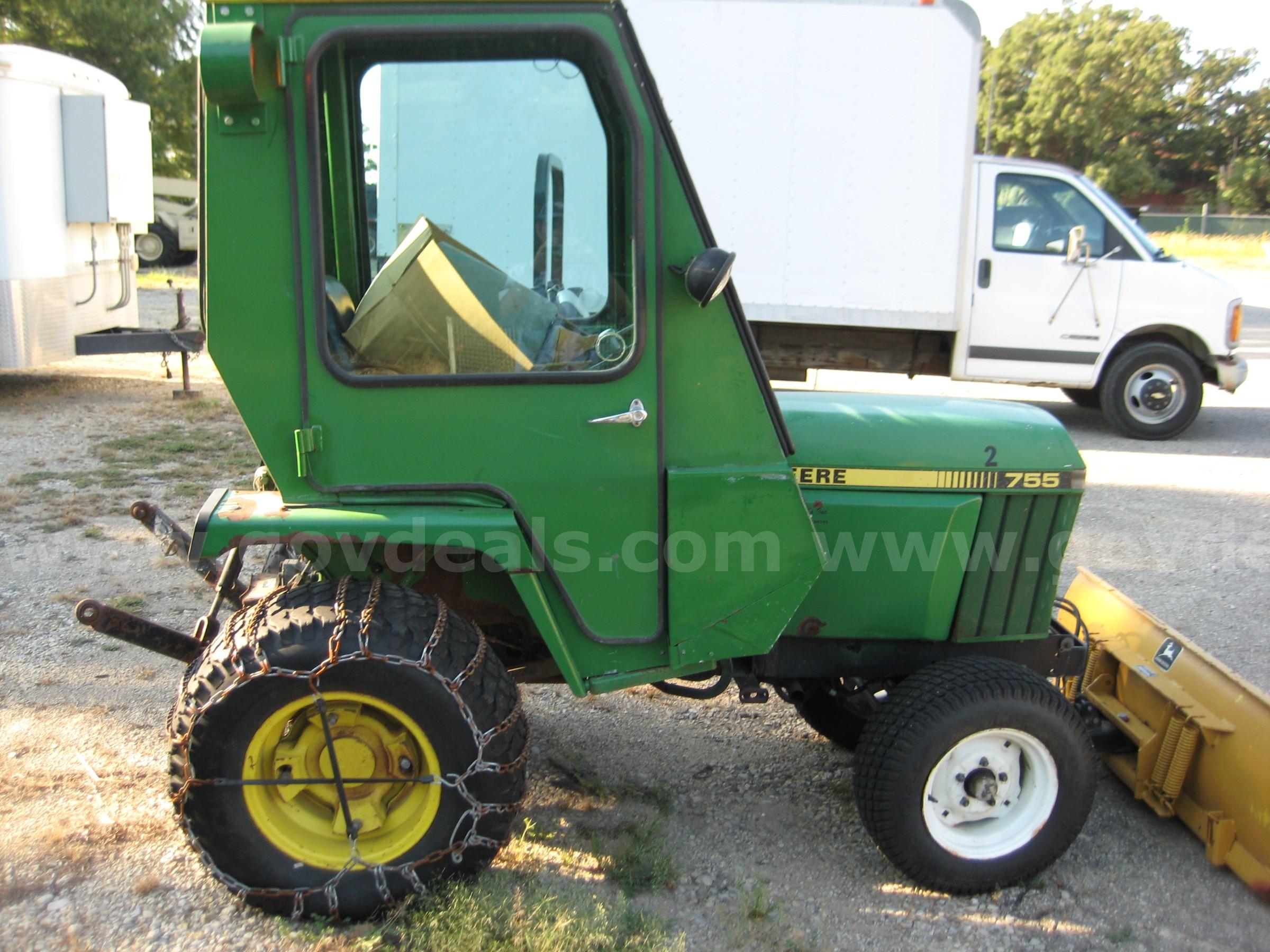 1 EA. JOHN DEERE 755 SNOW TRACTOR John Deere 755 Government Surplus Auction - Photo #4