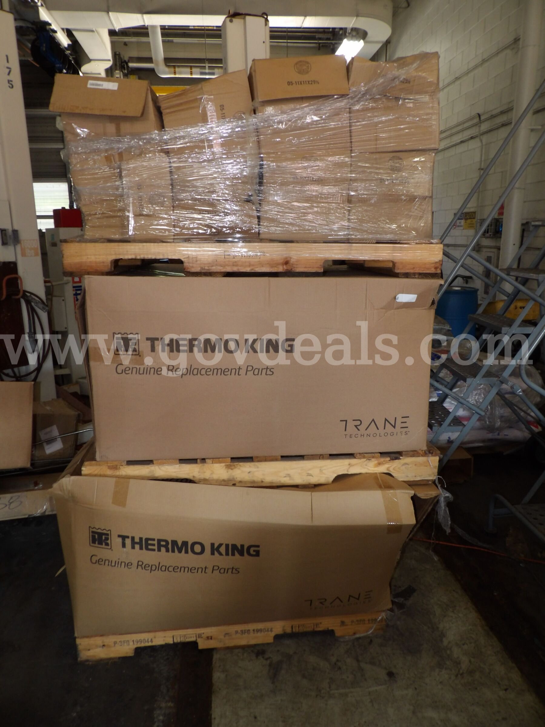 13 Pallets of Obsolete Parts   Government Surplus Auction - Photo #2