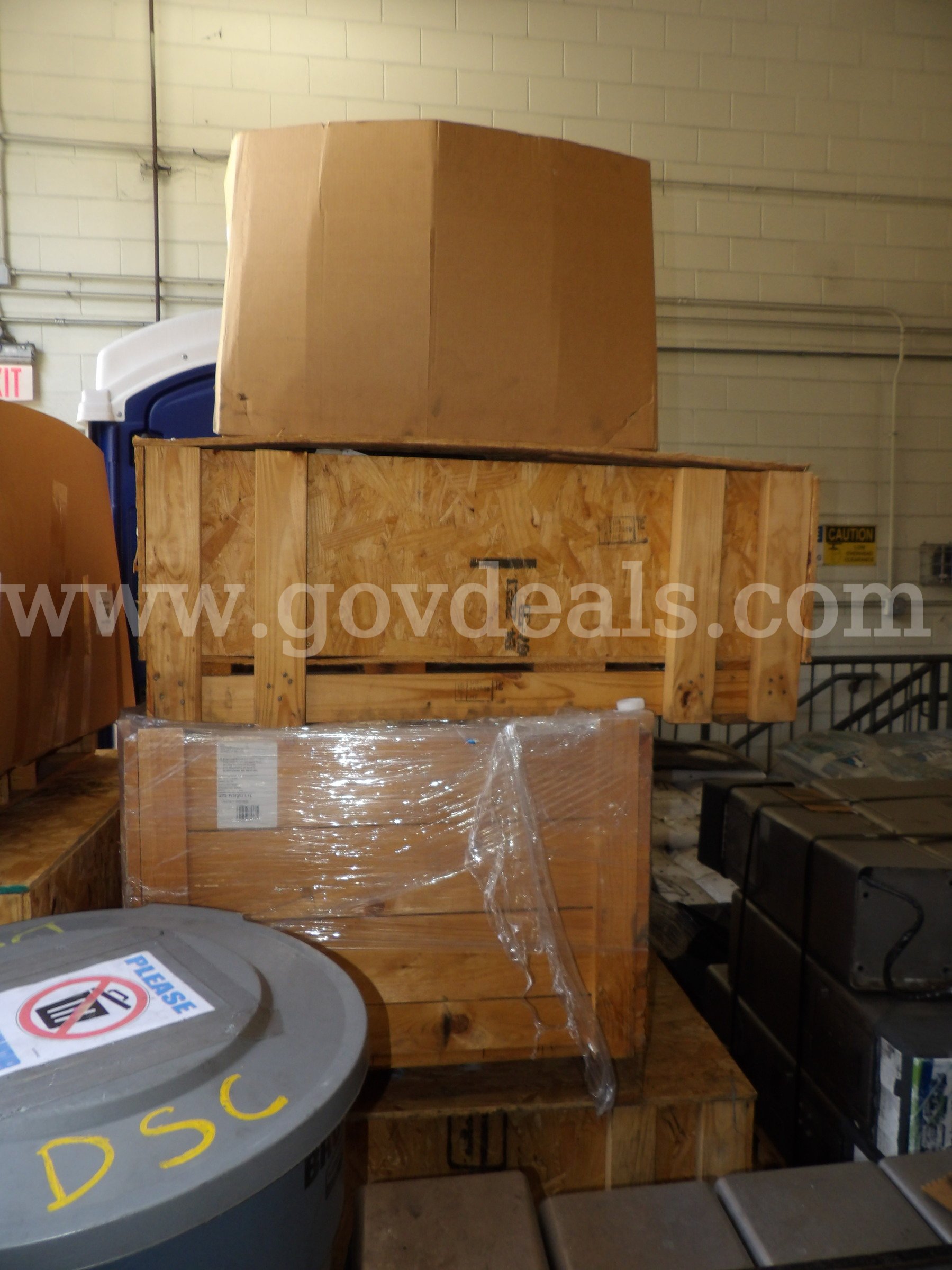 13 Pallets of Obsolete Parts   Government Surplus Auction - Photo #4