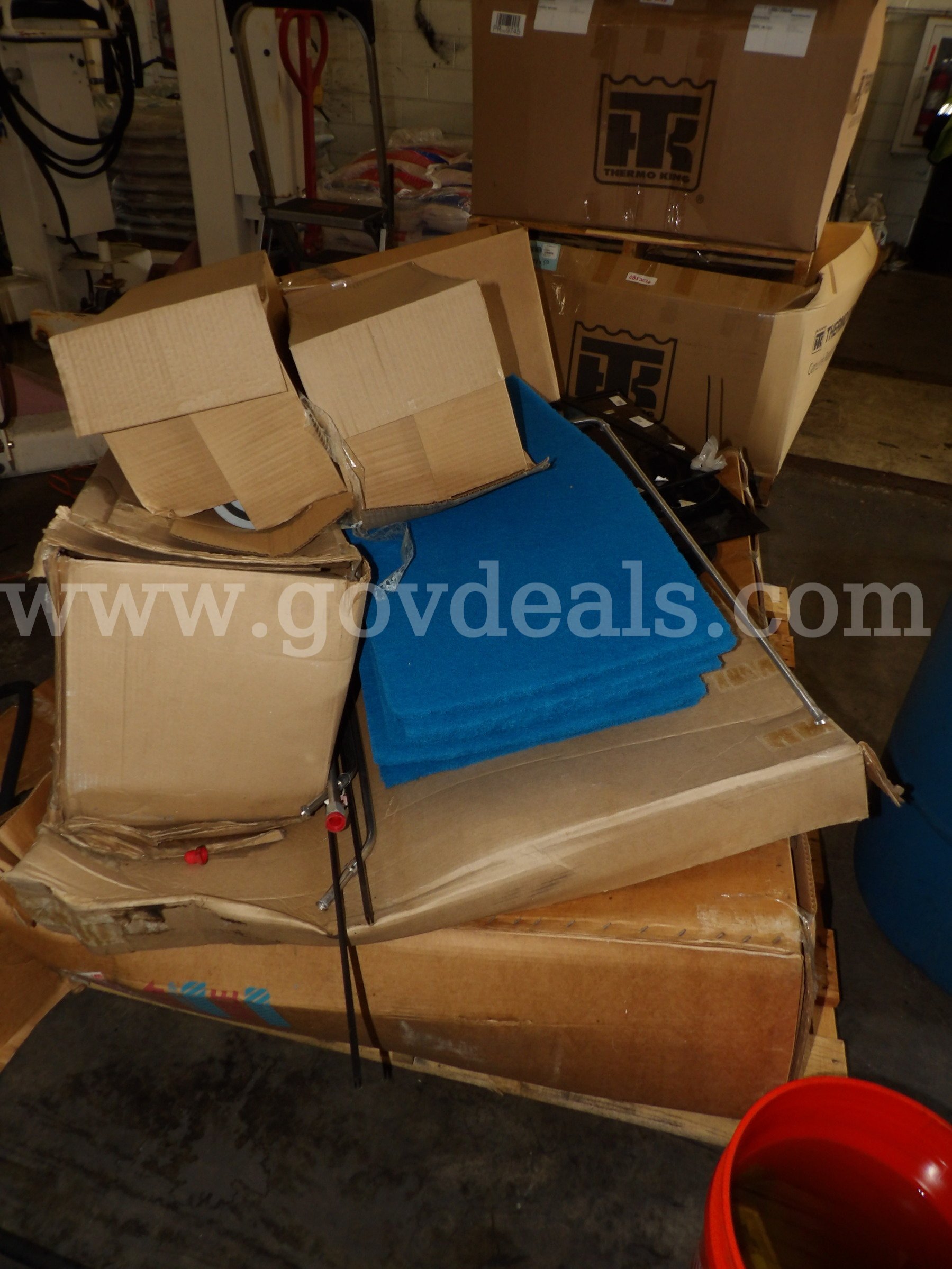 13 Pallets of Obsolete Parts   Government Surplus Auction - Photo #5