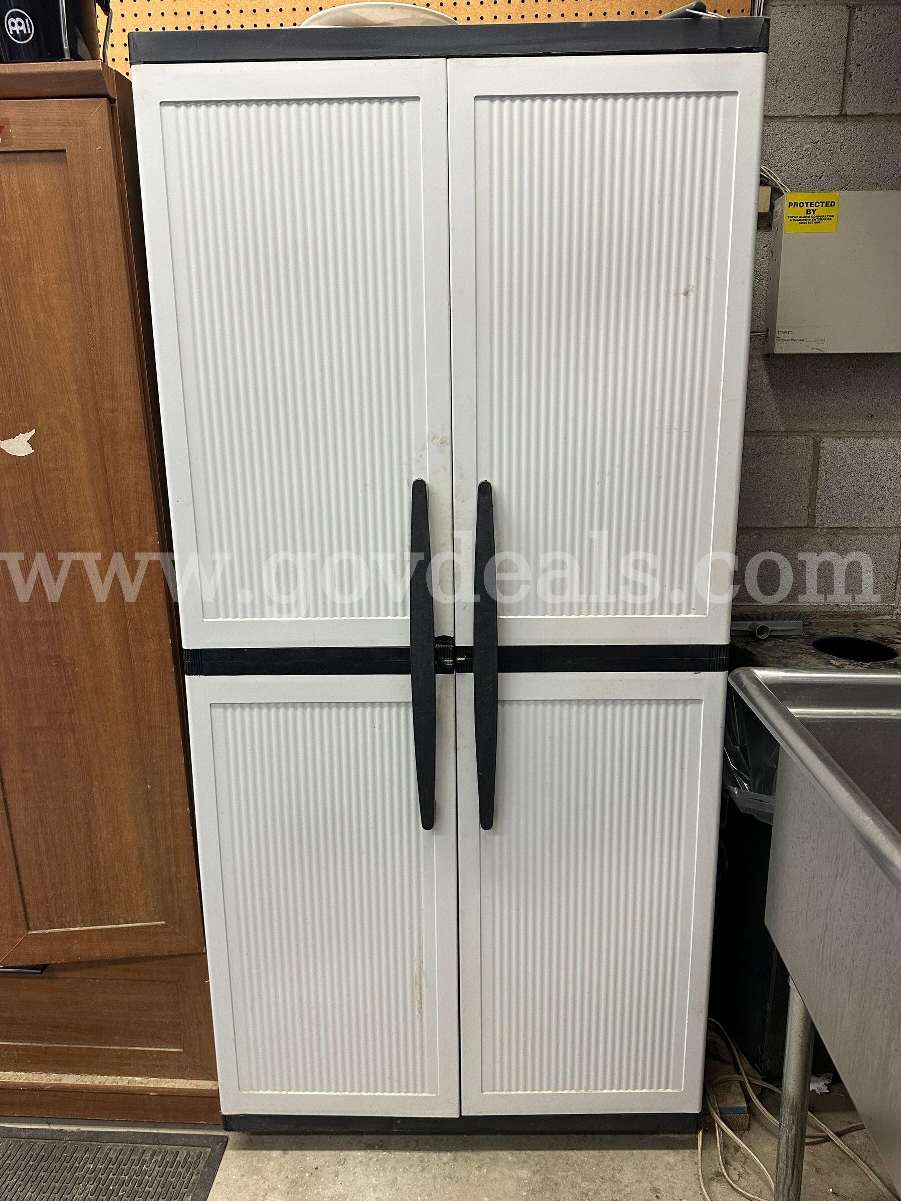 Locker/Cabinets (4), Rubbermaid Pantry, & 5-Tier Shelving (2)   Government Surplus Auction - Photo #2