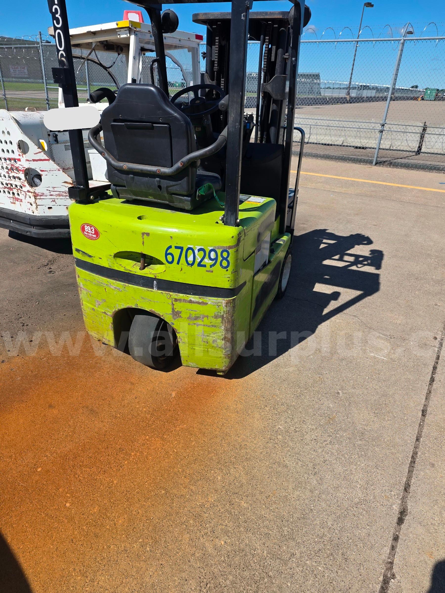 2013 CLARK TMG155 FORKLIFT