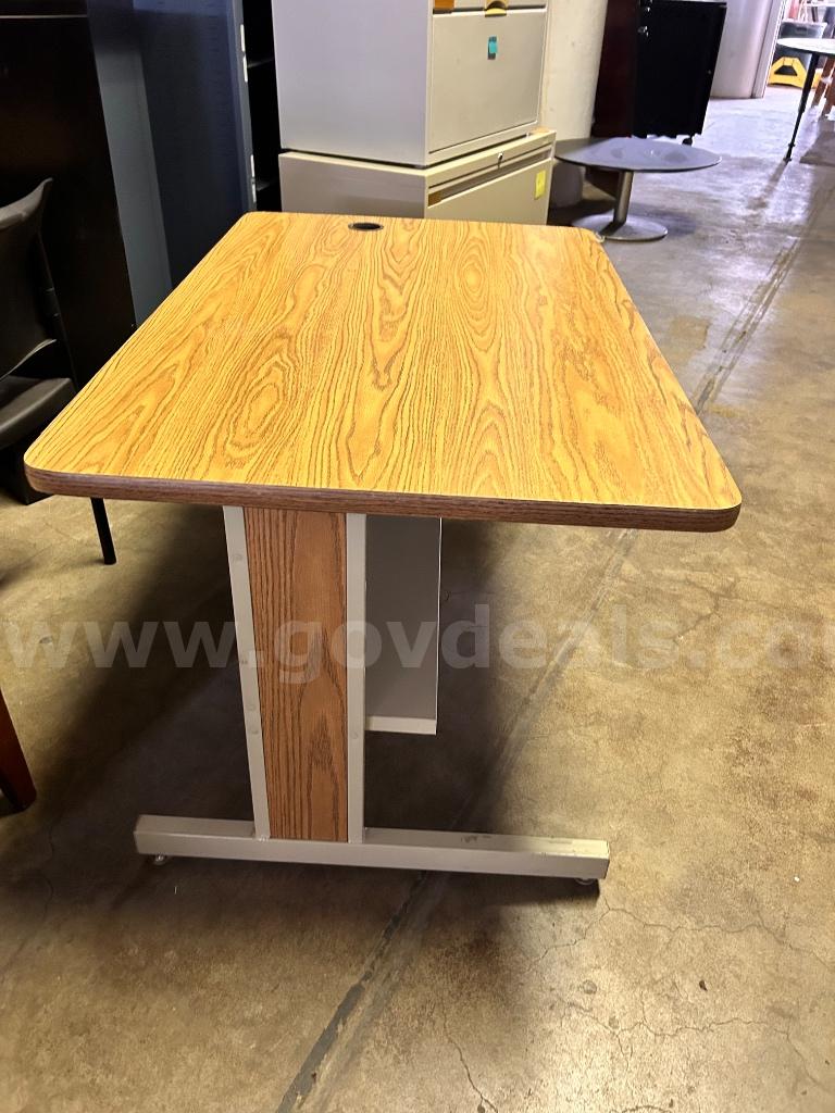 Office desk - Woodgrain & metal frame   Government Surplus Auction - Primary Photo