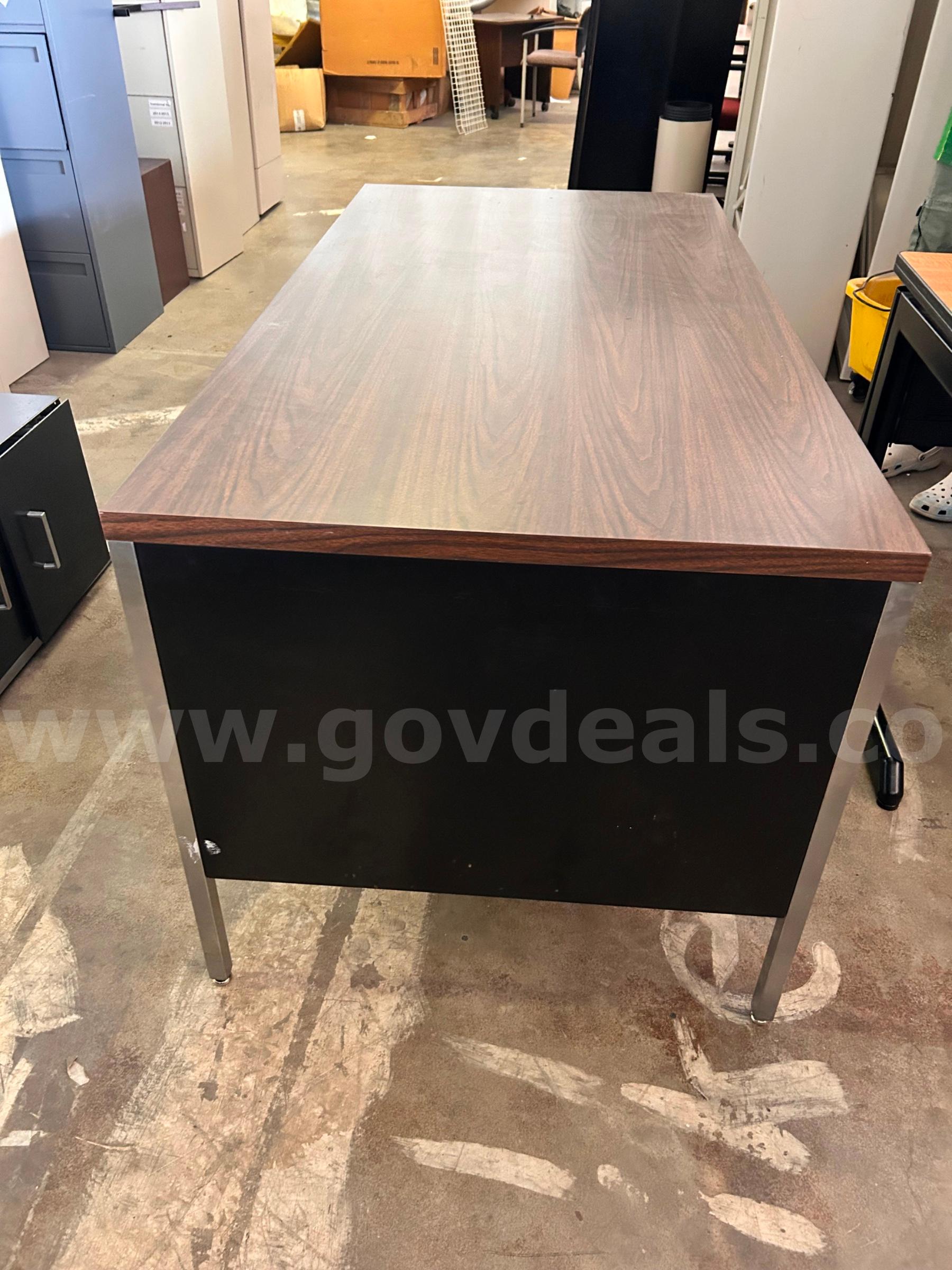Double-Pedestal Executive Office Desk   Government Surplus Auction - Photo #2