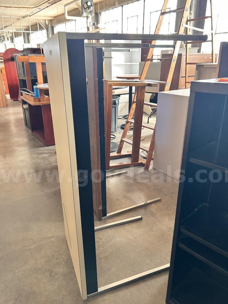 Beige Laminate Office Desk   Government Surplus Auction - Photo #2