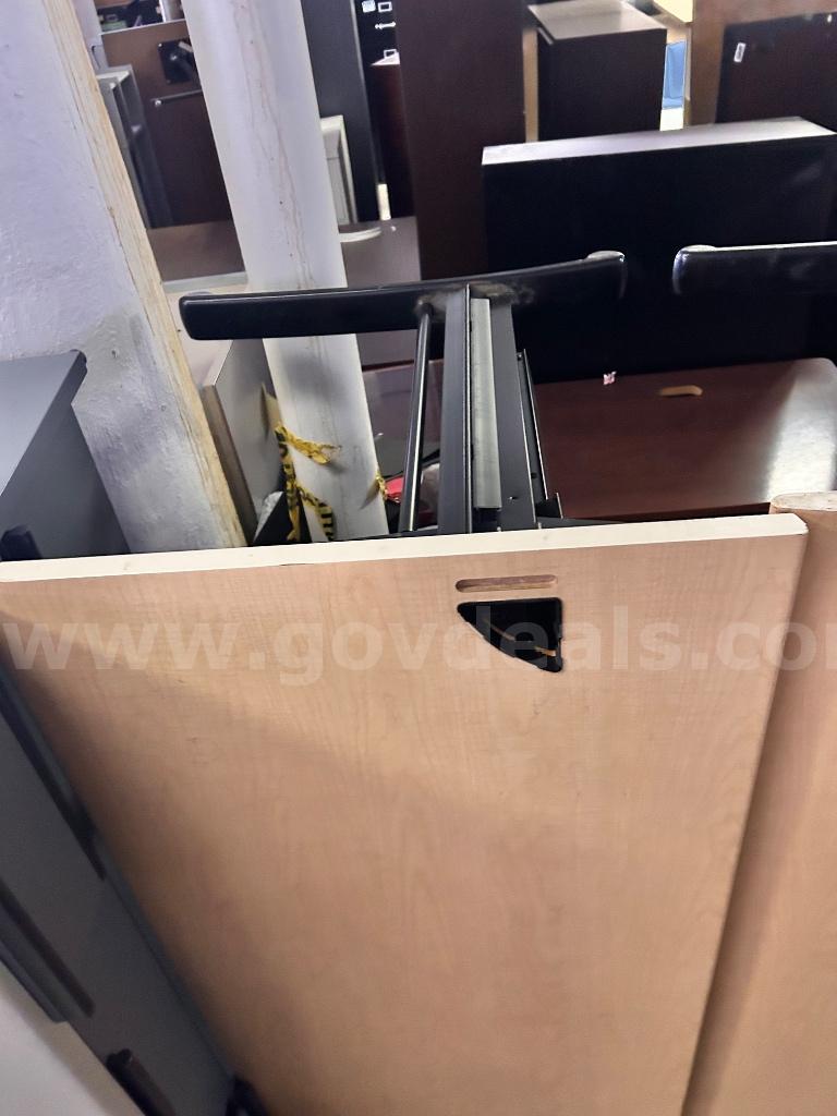 Modular Office Desk Workstation   Government Surplus Auction - Photo #2