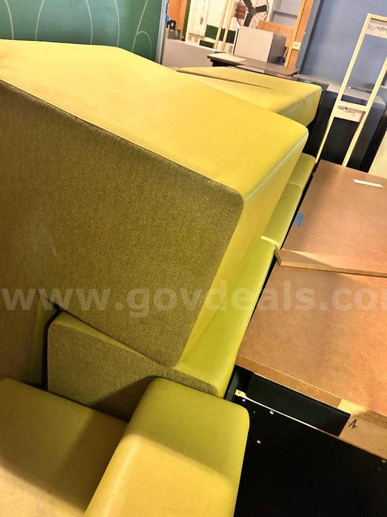 Lot of 13x Modular Lounge Seats & Benches   Government Surplus Auction - Photo #2