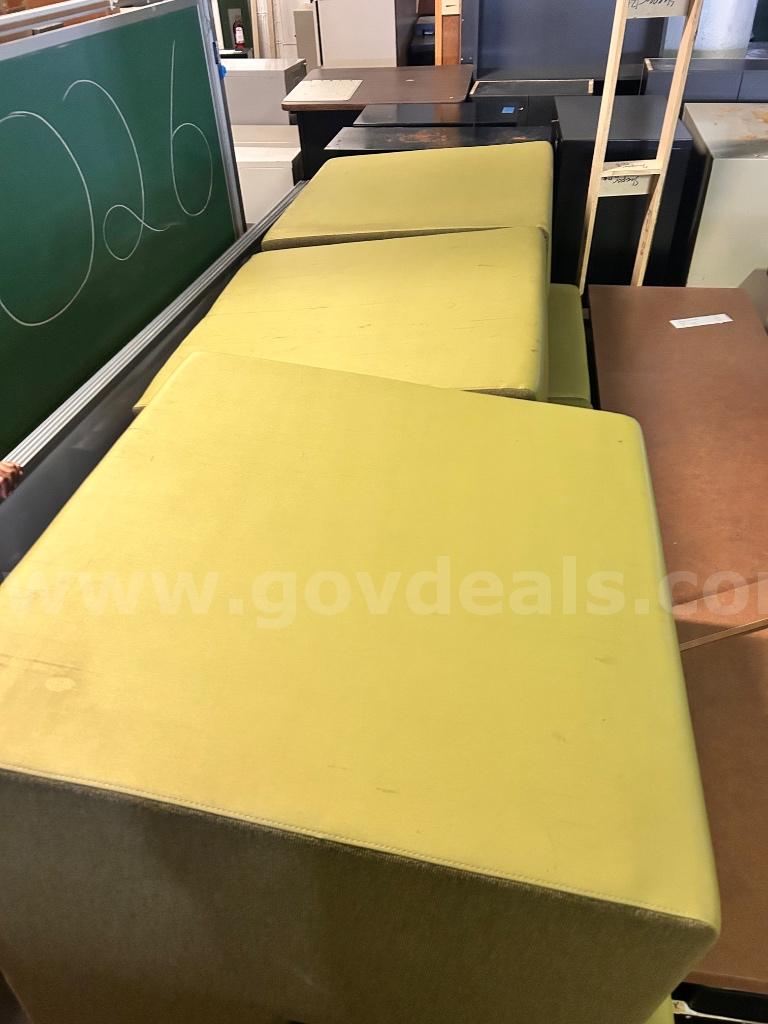 Lot of 13x Modular Lounge Seats & Benches   Government Surplus Auction - Photo #3