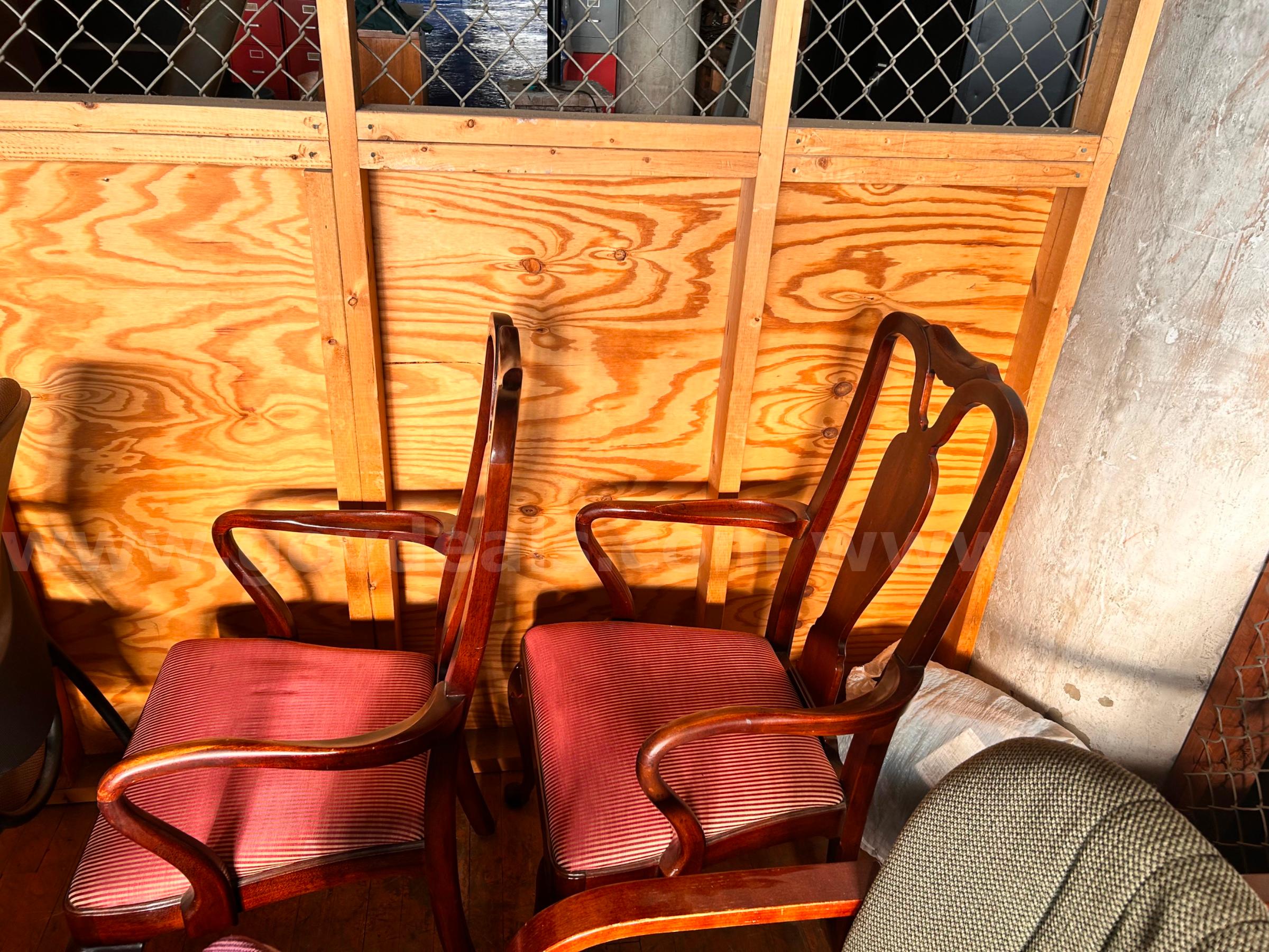 Lot of 2 Vintage Chairs   Government Surplus Auction - Photo #2