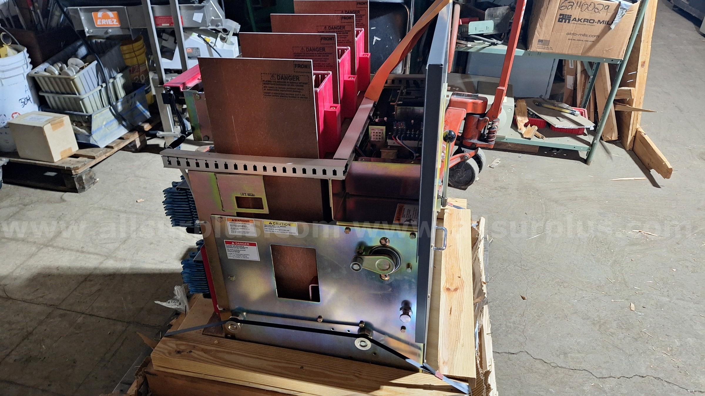 Square D DS840-EO Low Voltage AC Power Circuit Breaker 4000 Amp Digitrip RMS510 Square D DS840 Government Surplus Auction - Photo #6
