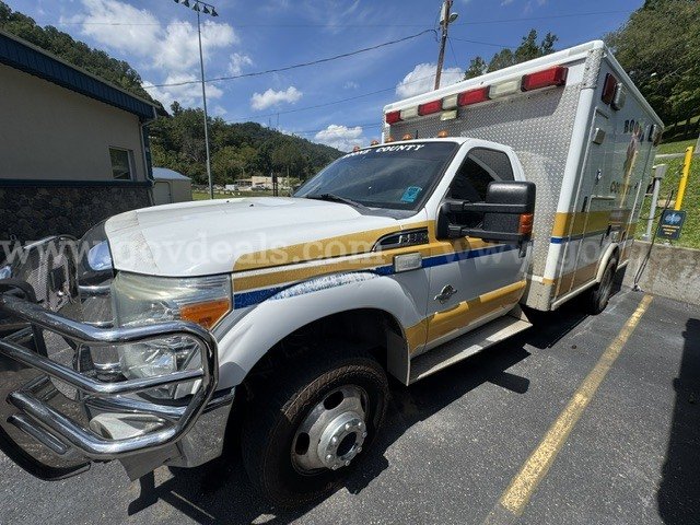 2015 Ford F-350 SD XLT DRW 4WD Ford F-350 Government Surplus Auction - Photo #2