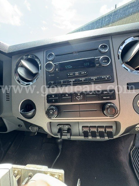2015 Ford F-350 SD XLT DRW 4WD Ford F-350 Government Surplus Auction - Photo #6