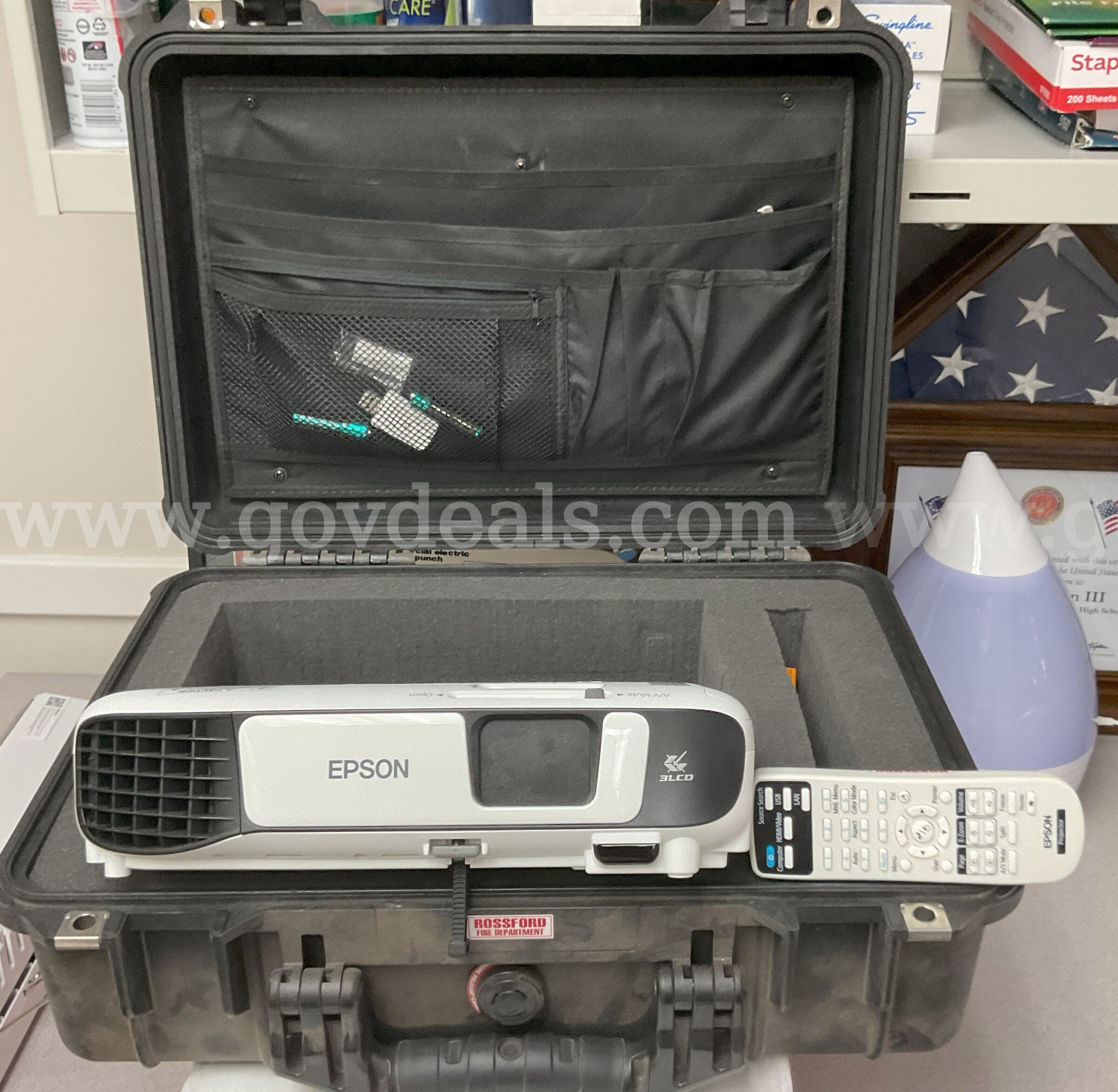 Used Epson LCD Projector EX9220 - crystal clear display. Seiko Epson Corp. EX9220 Government Surplus Auction - Photo #2