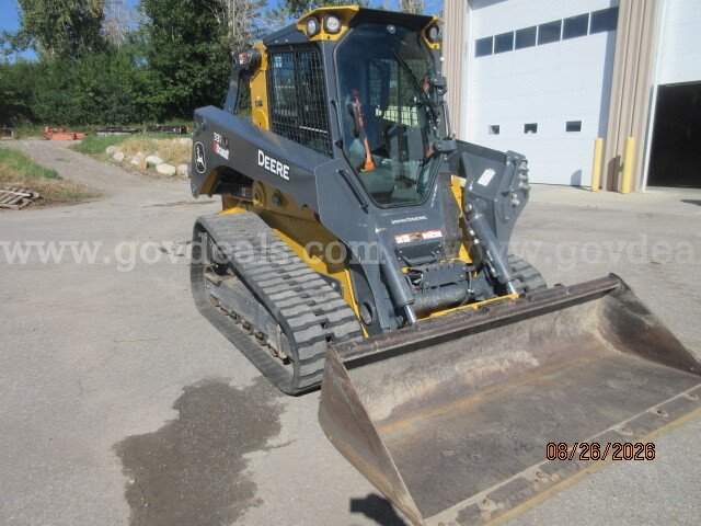 2024 John Deere SKIDSTEER - Model 331 Front Bucket Included John Deere 331 Government Surplus Auction - Photo #3