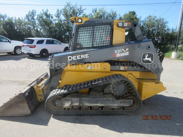 2024 John Deere SKIDSTEER - Model 331 Front Bucket Included John Deere 331 Government Surplus Auction - Photo #5