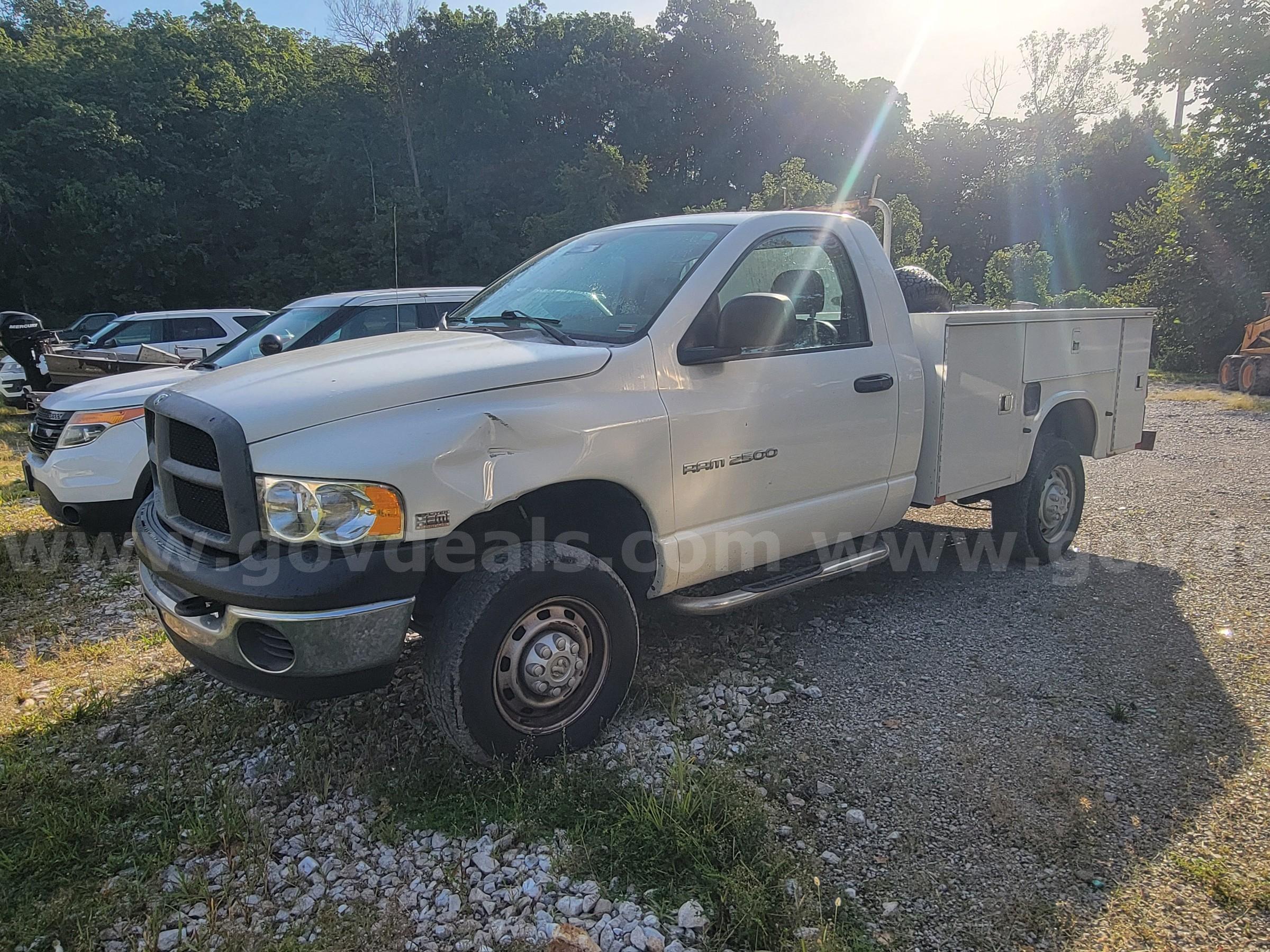 2005 Dodge Ram 2500 REGULAR CAB PICKUP 2-DR, 5.7L V8 OHV 16V. 4X4 Dodge Ram 2500 Government Surplus Auction - Photo #2
