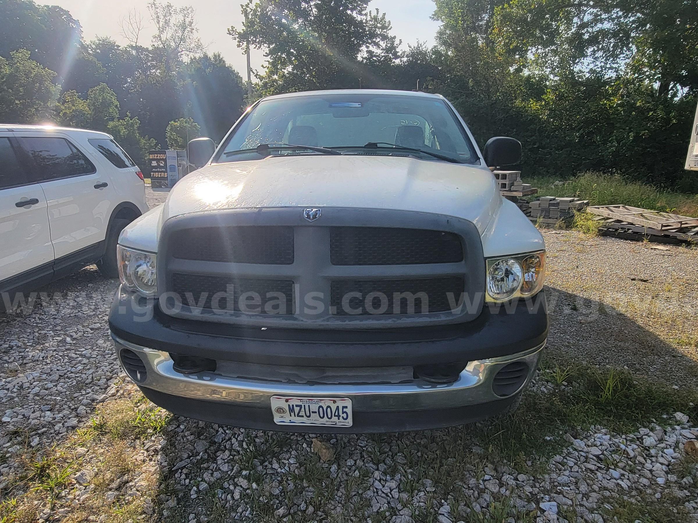 2005 Dodge Ram 2500 REGULAR CAB PICKUP 2-DR, 5.7L V8 OHV 16V. 4X4 Dodge Ram 2500 Government Surplus Auction - Photo #4