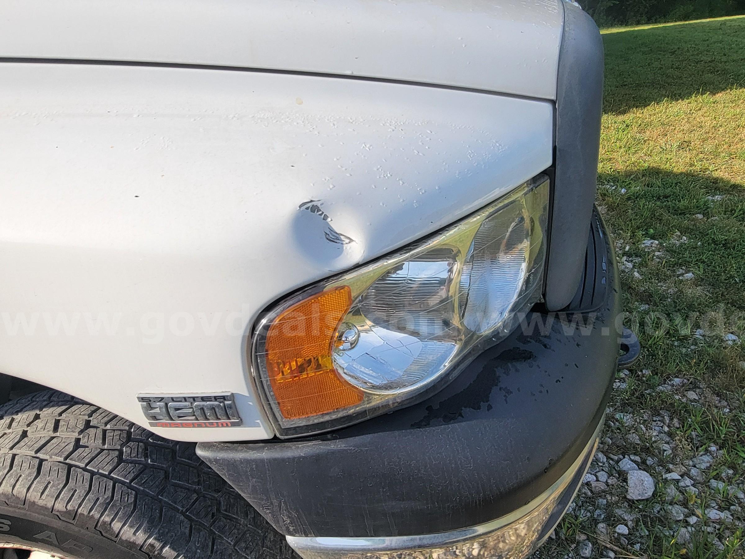 2005 Dodge Ram 2500 REGULAR CAB PICKUP 2-DR, 5.7L V8 OHV 16V. 4X4 Dodge Ram 2500 Government Surplus Auction - Photo #6