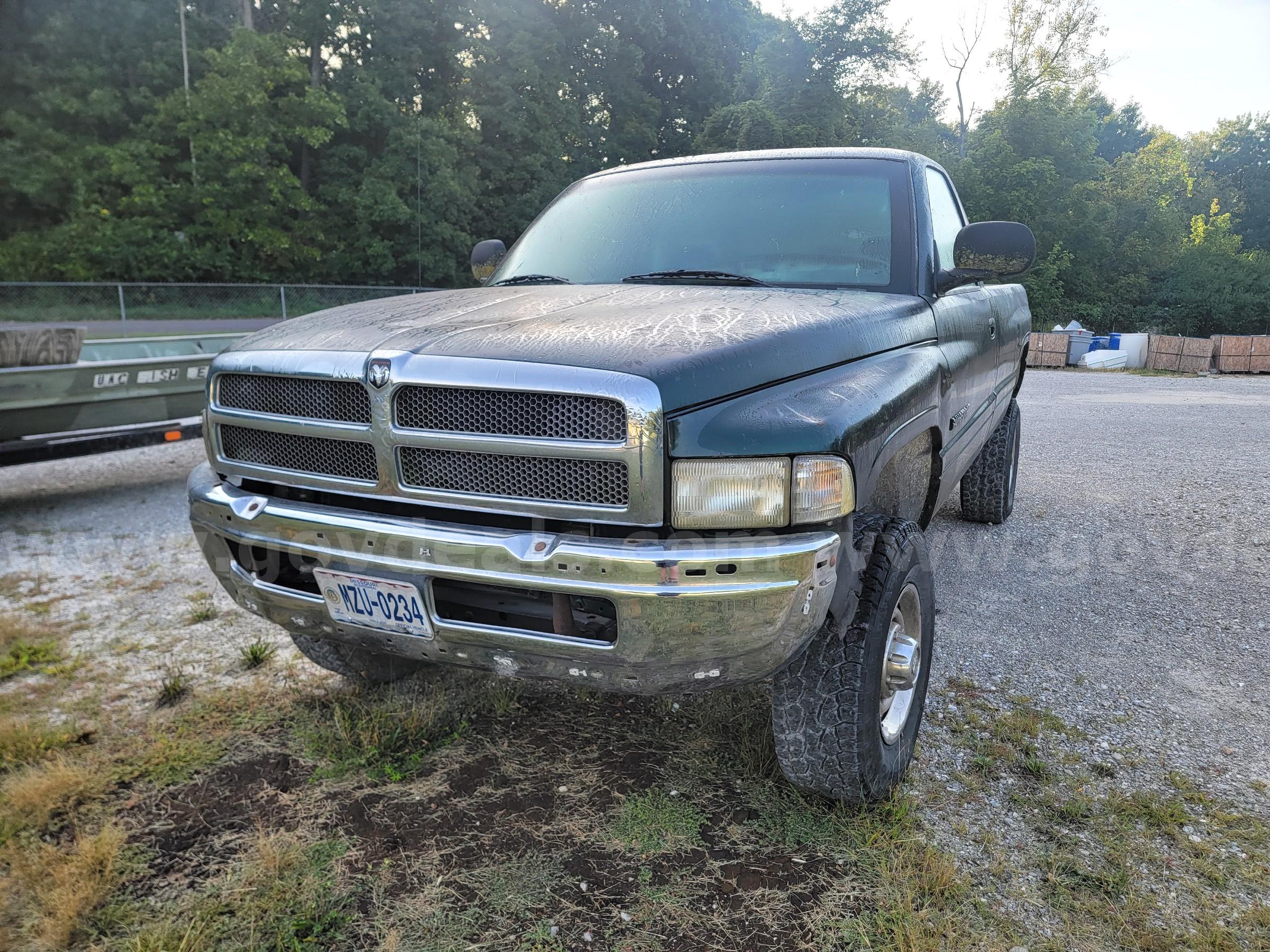 2001 Dodge Ram 2500 REGULAR CAB PICKUP 2-DR, 5.9L V8 OHV 16V. Dodge Ram 2500 Government Surplus Auction - Photo #2