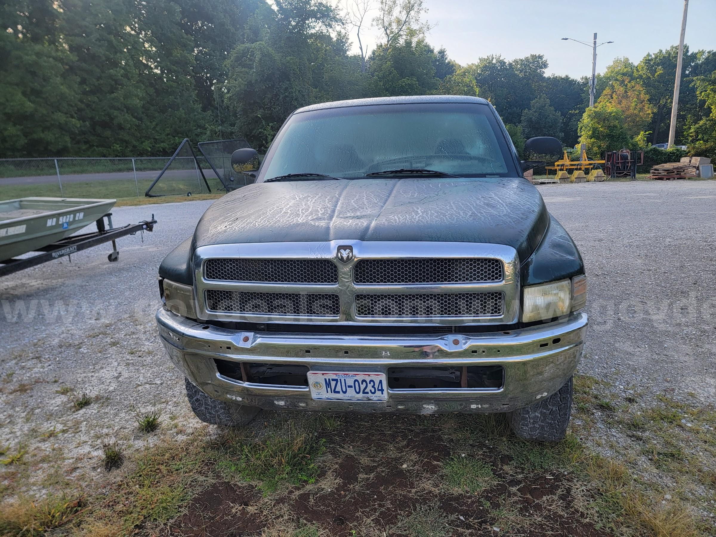 2001 Dodge Ram 2500 REGULAR CAB PICKUP 2-DR, 5.9L V8 OHV 16V. Dodge Ram 2500 Government Surplus Auction - Photo #3
