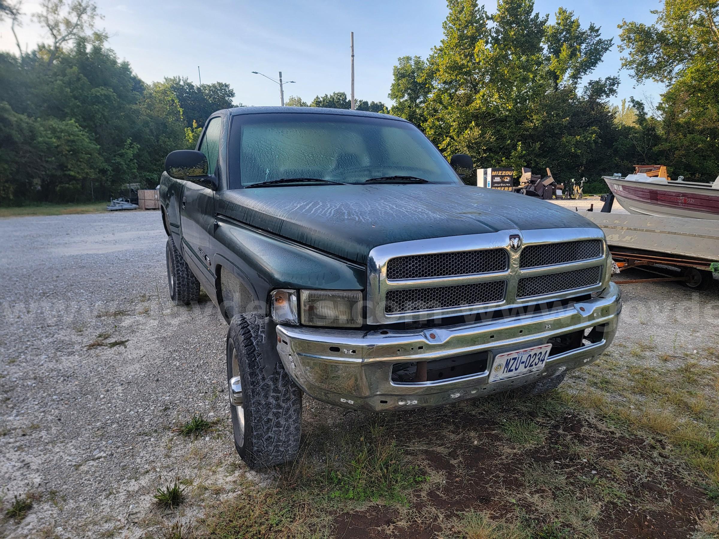 2001 Dodge Ram 2500 REGULAR CAB PICKUP 2-DR, 5.9L V8 OHV 16V. Dodge Ram 2500 Government Surplus Auction - Photo #4