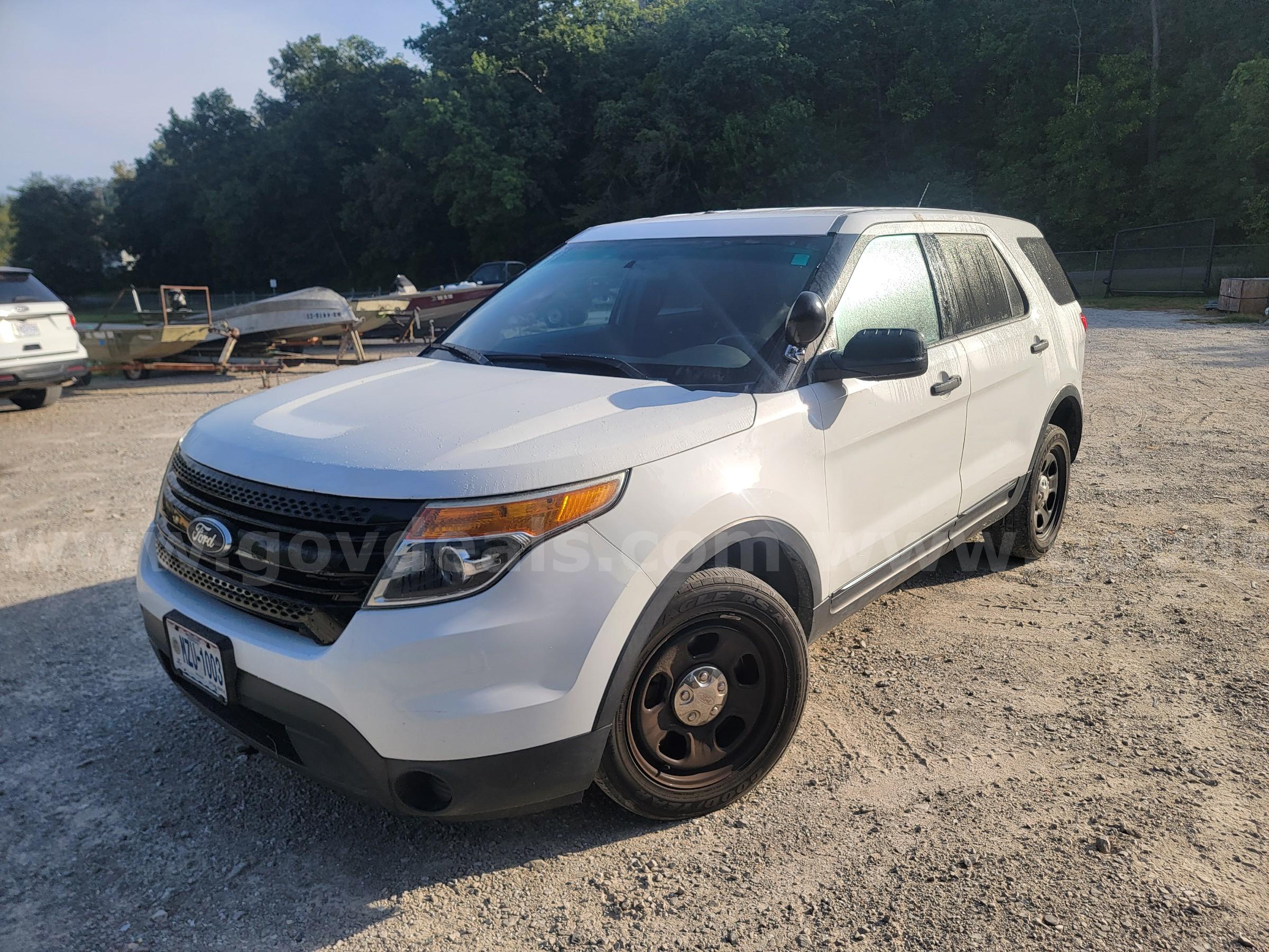 2013 Ford Explorer SPORT UTILITY 4-DR, 3.7L V6 DOHC 24V. Ford Explorer Government Surplus Auction - Photo #3