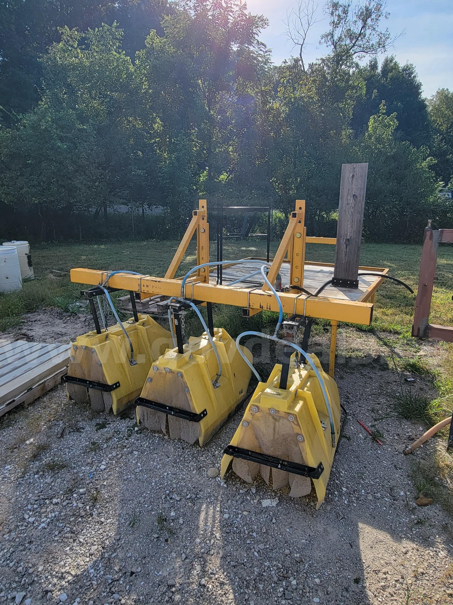 Farm use platform chemical sprayer system   Government Surplus Auction - Photo #2