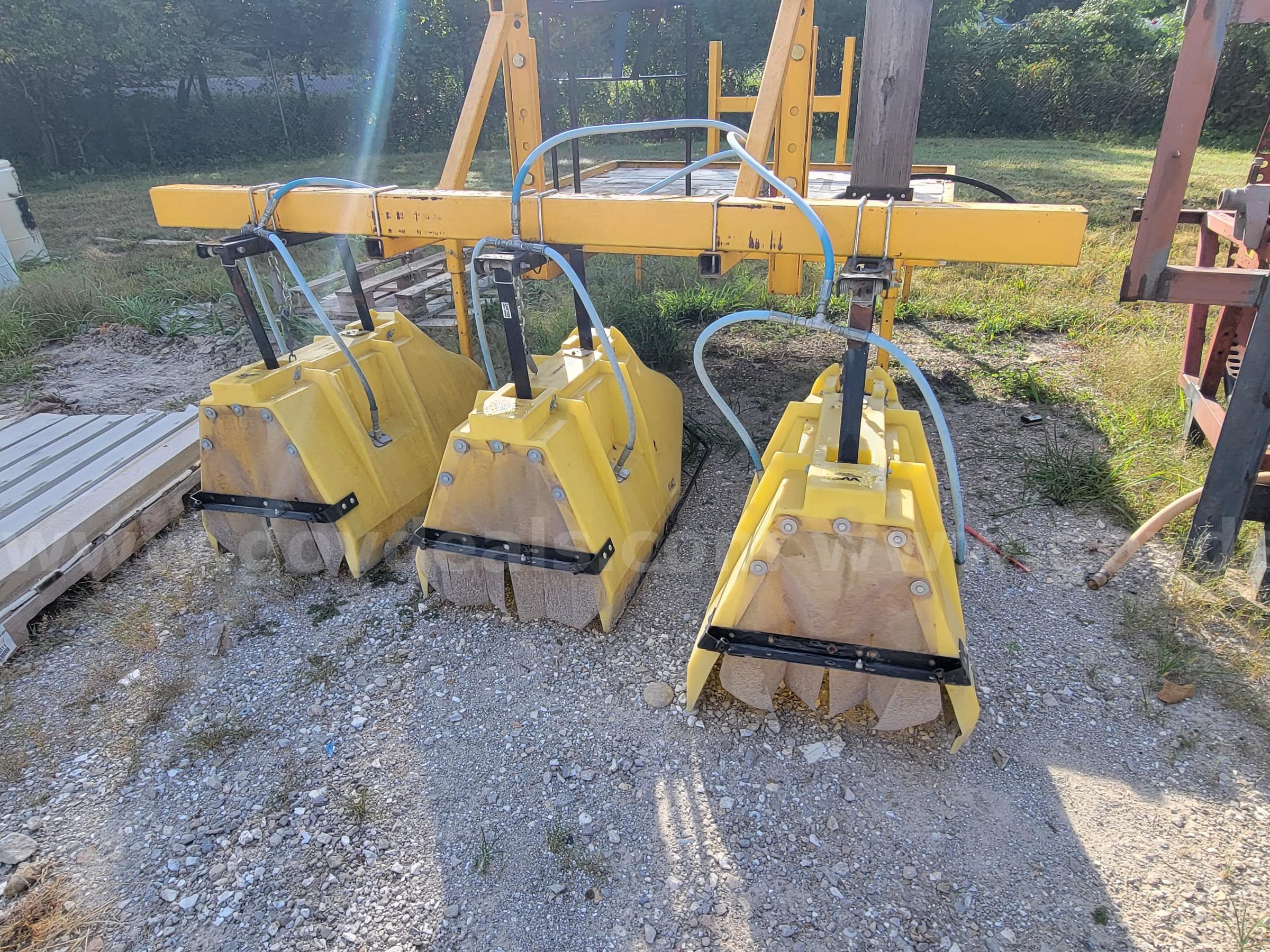 Farm use platform chemical sprayer system   Government Surplus Auction - Photo #3